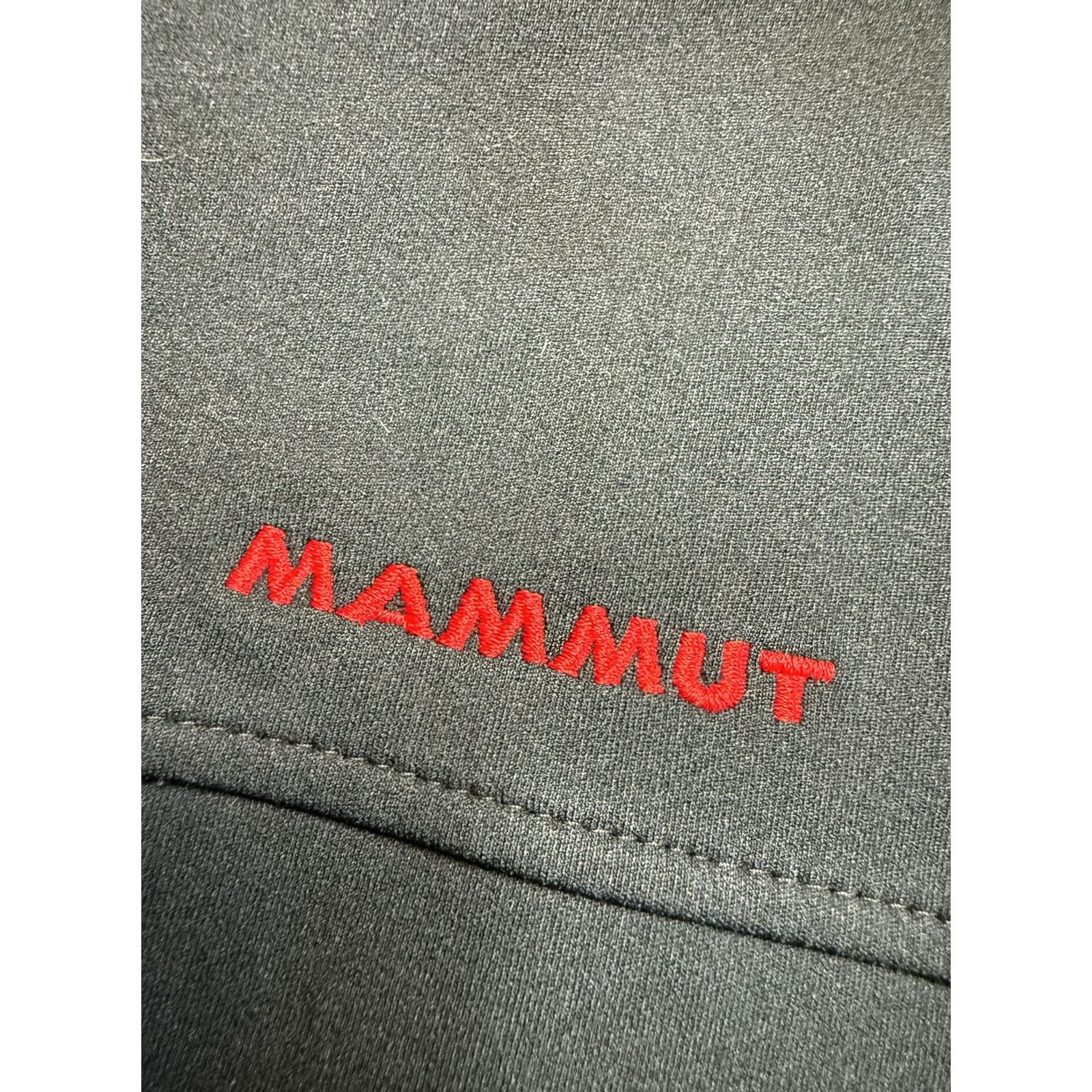 Mammut Mammut Black Vest Windstopper Waistcoat M Unisex Adults Zip Vest Windbreaker Model Size M Black Windstopper Main Selling Point Category: Vest Size US M / EU 48-50 / 2 - 4 Thumbnail
