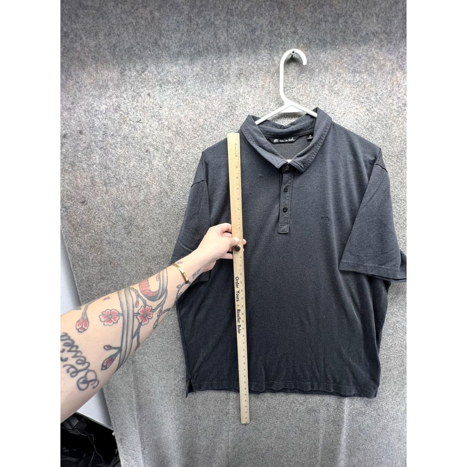 TravisMathew TravisMathew Polo Shirt Mens 2XL Gray Solid Logo Knit Casual Short Sleeve Size US XXL / EU 58 / 5 - 3 Thumbnail
