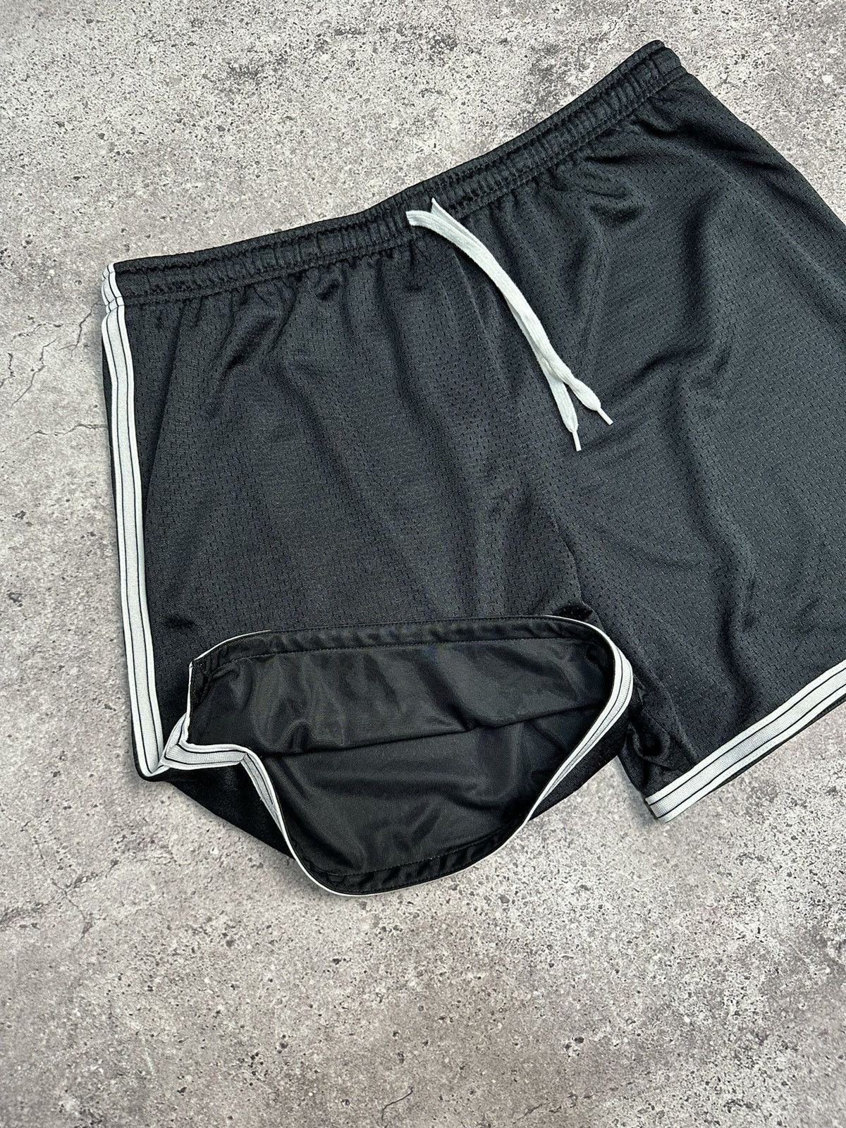 Other VINTAGE NIKE Y2K MESH SHORTS EMBROIDERED SWOOSH BLACK 90s Size US 33 - 8 Thumbnail