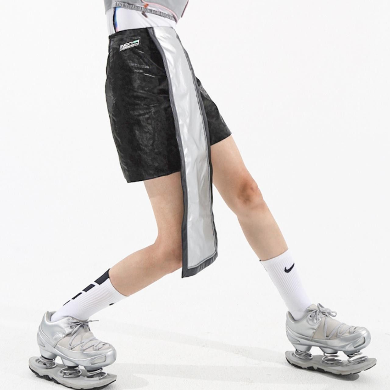 Japanese Brand Next Passport Futuristic Metallic Silver Paneled Skirt Size 27" / US 4 / IT 40 - 2 Thumbnail