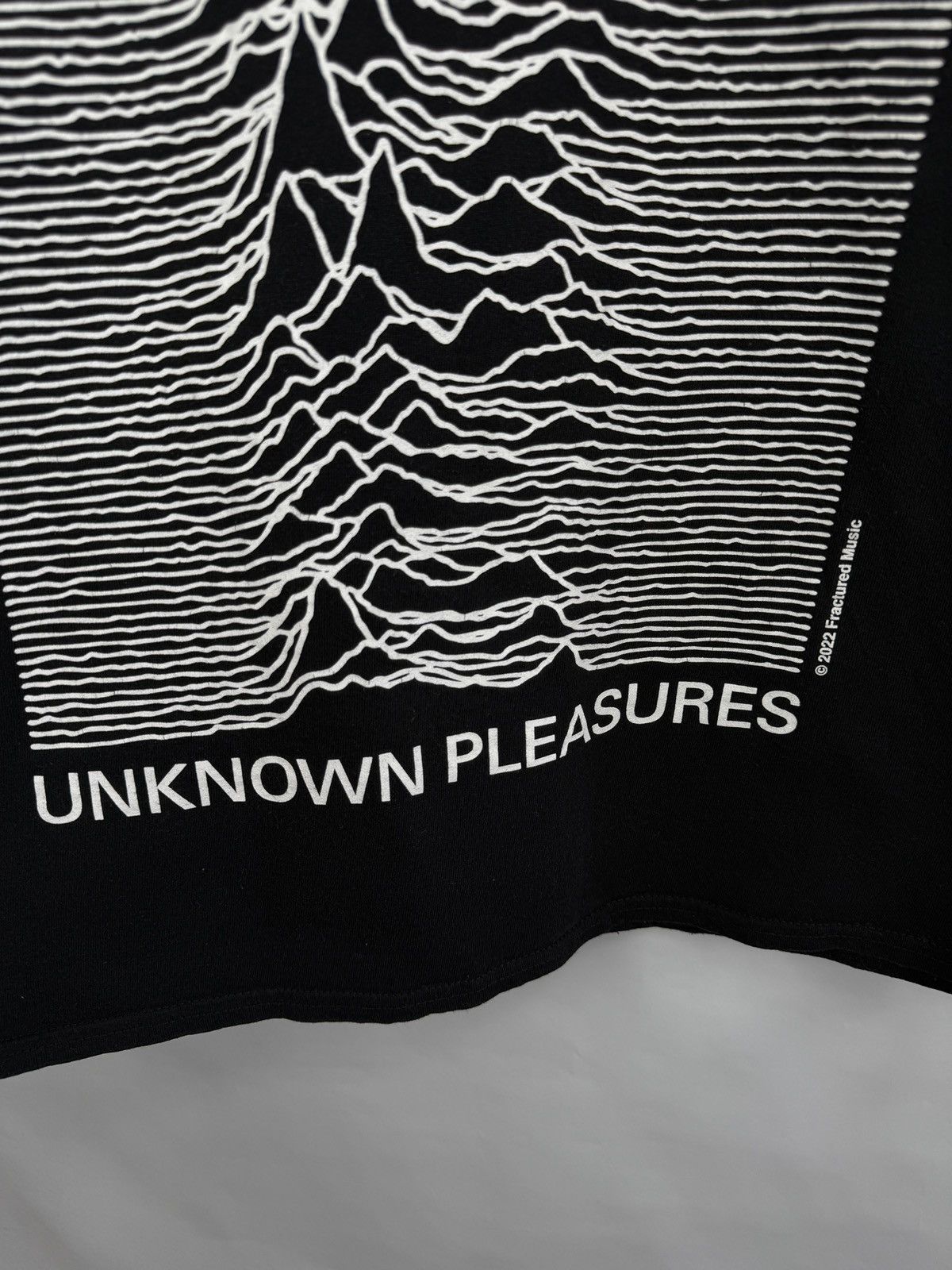 Band Tees × Joy Division × Vintage 🇬🇧 Joy Division Unknown Pleasures 2022 Fractured Music Tee Size US M / EU 48-50 / 2 - 5 Thumbnail