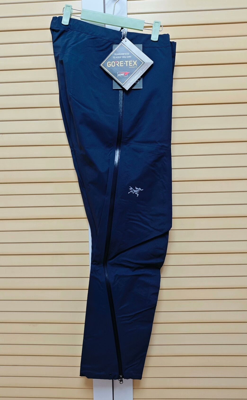 Arc'teryx Arcteryx Men's Beta Pant Waterproof Windproof Size US 28 / EU 44 - 1 Thumbnail