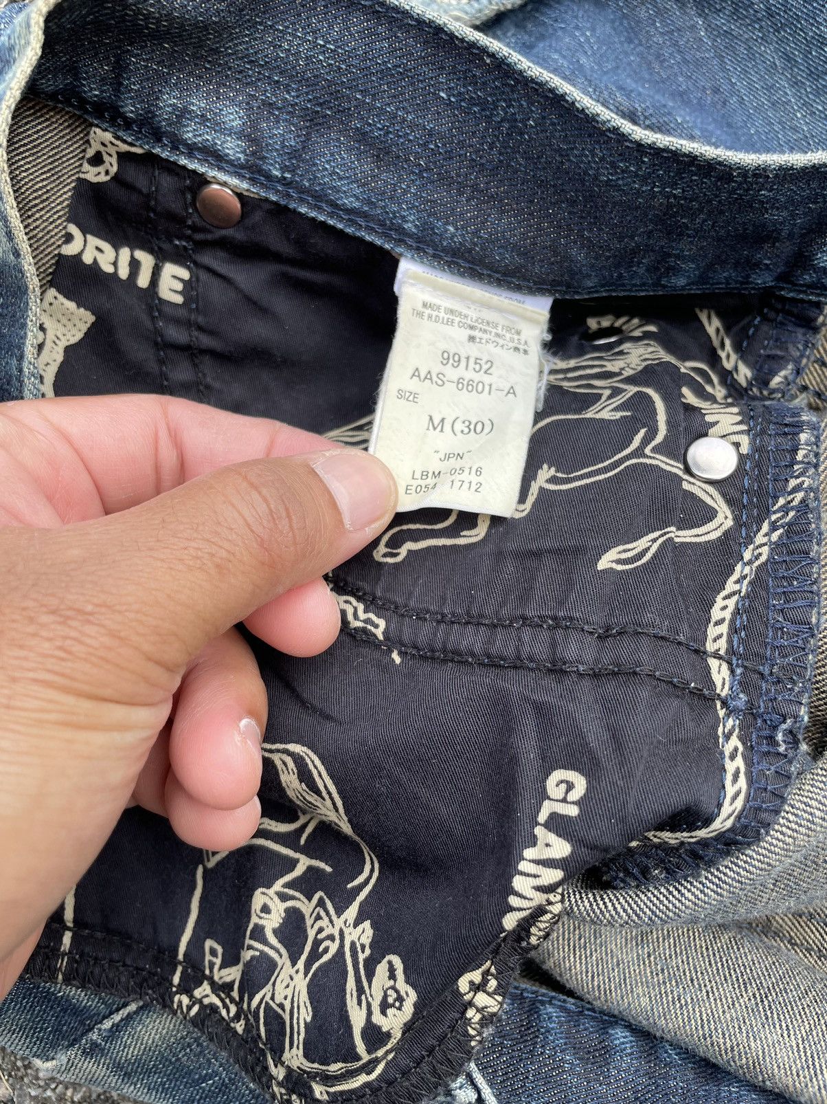 Lee 🔥Accept Binding Offer🔥 Disstressed Lee Denim jeans Vintage Size US 29 - 10 Thumbnail