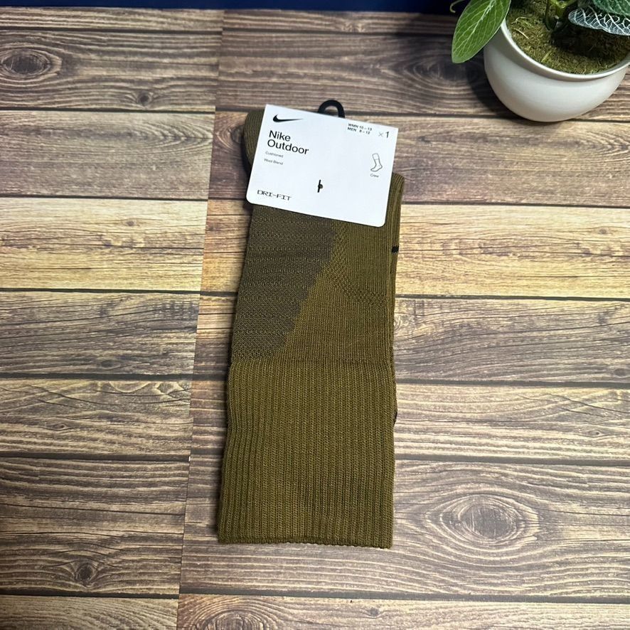 Nike Nike Men's Outdoor Cushion Wool Blend Crew Socks NWT Size La Size ONE SIZE - 1 Thumbnail