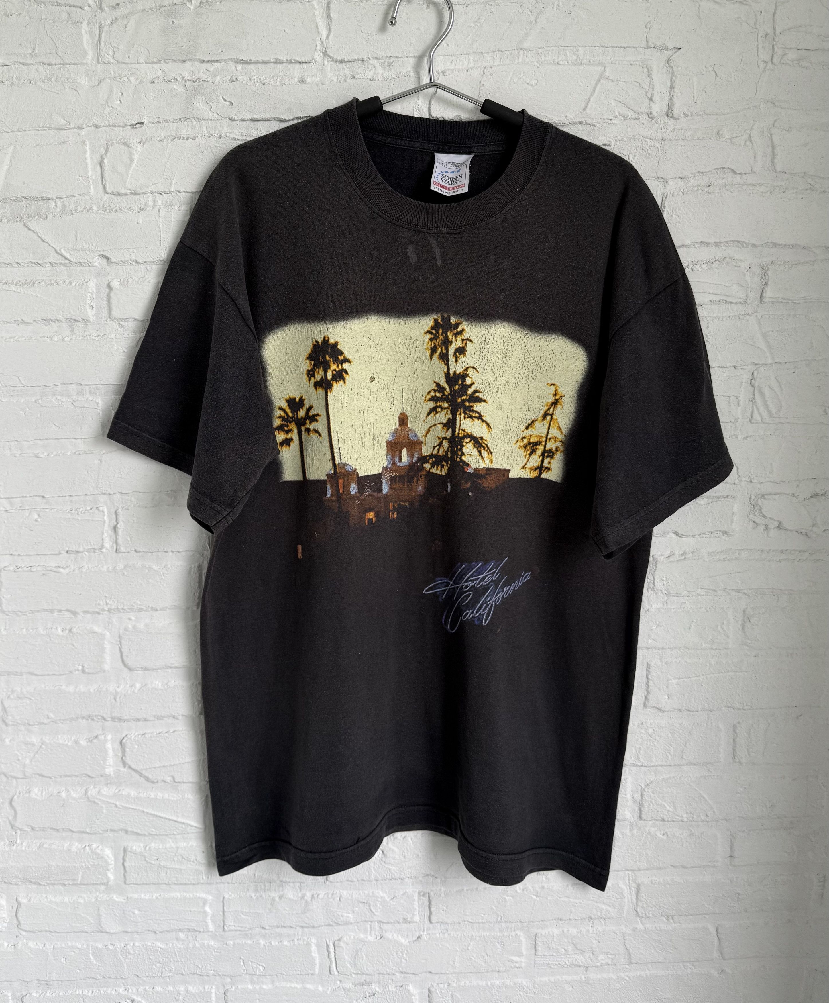 Band Tees × Vintage Vintage Eagles Hotel California 2001 World Tour t-shirt Size US L / EU 52-54 / 3 - 1 Thumbnail