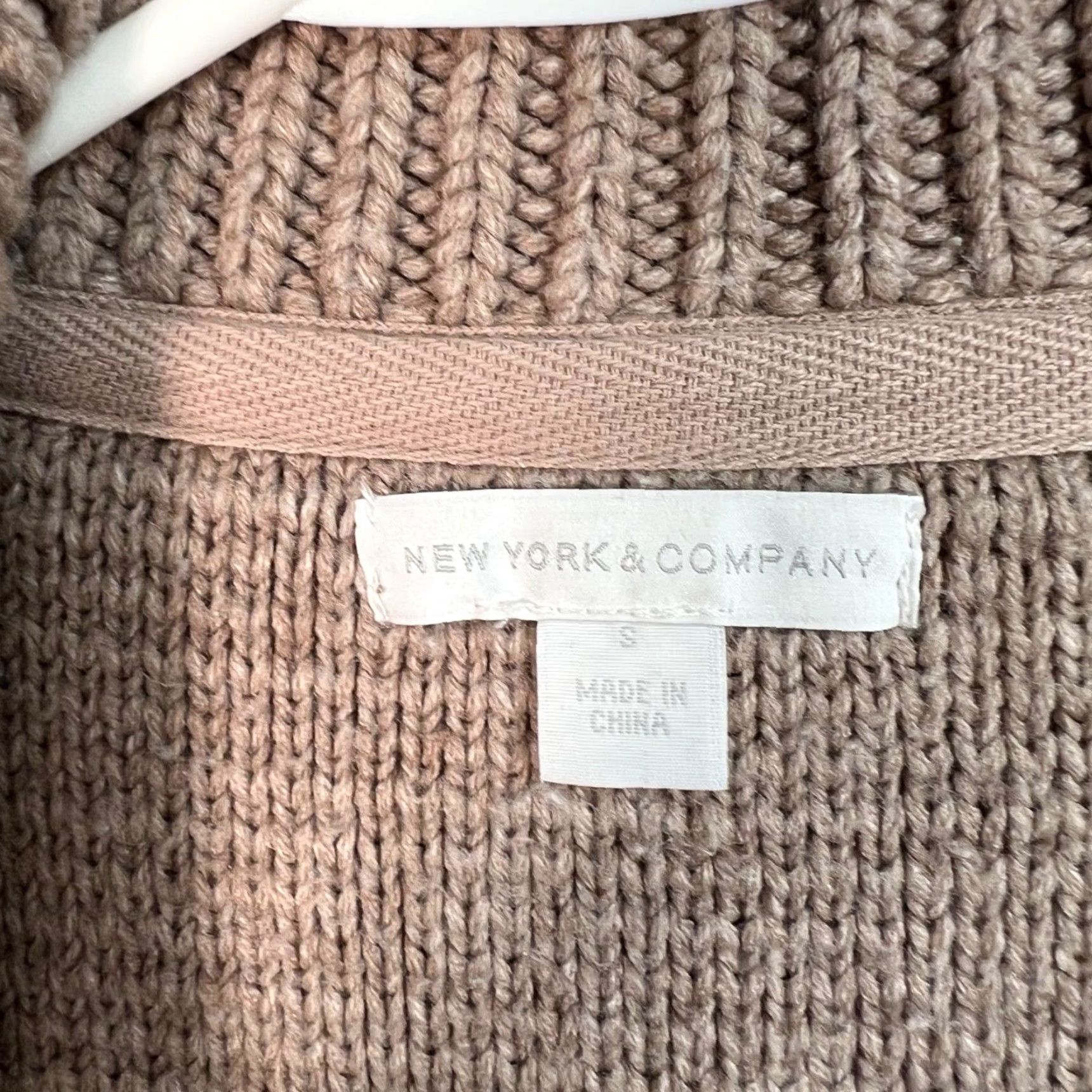 Vintage VINTAGE New York & Company Womens Small Fringe Belted Cardigan Beige Knit Sweater Coat Size S / US 4 / IT 40 - 3 Thumbnail