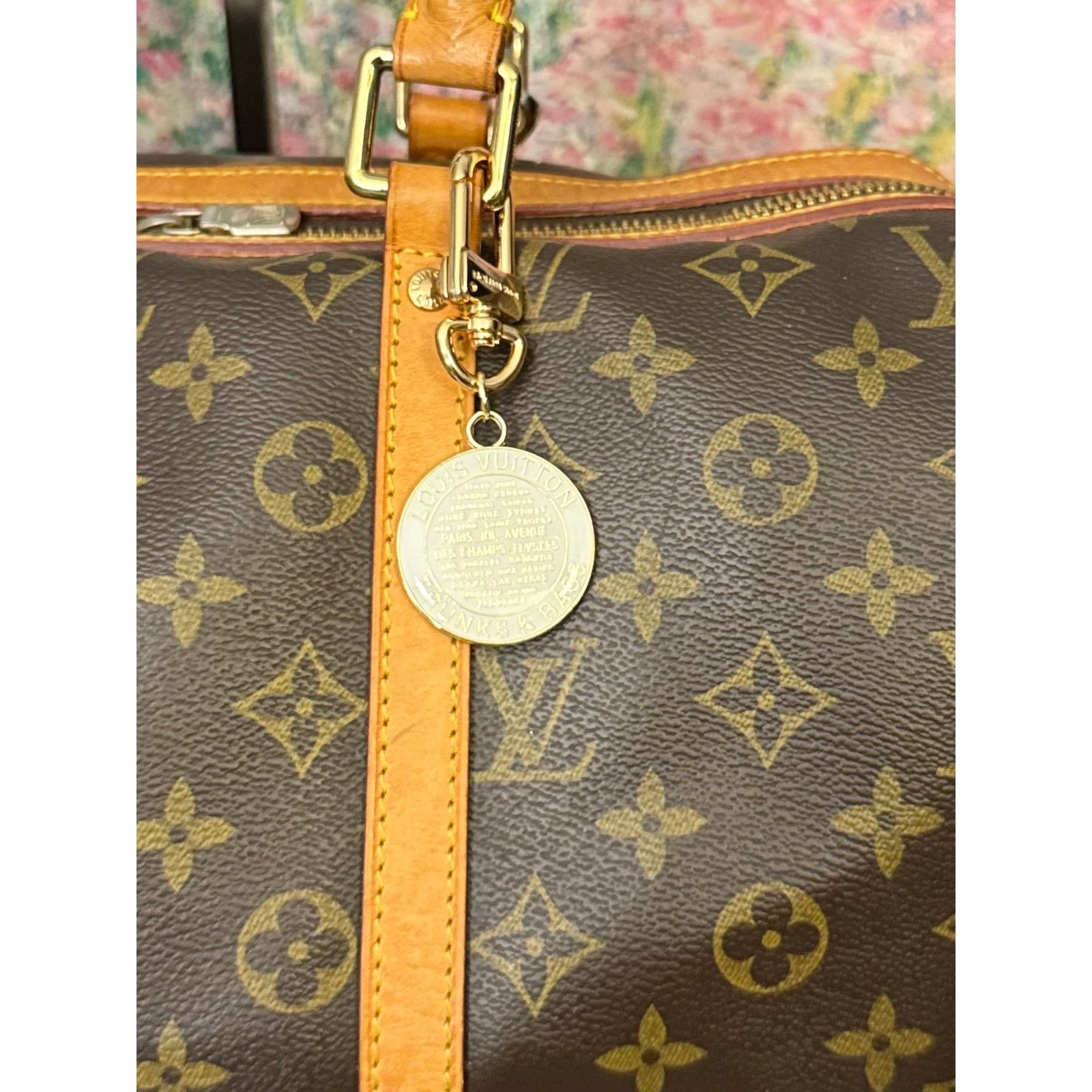 Other Gorgeous White & Gold Handmade Designer Bag Charm Keychain Size ONE SIZE - 2 Thumbnail