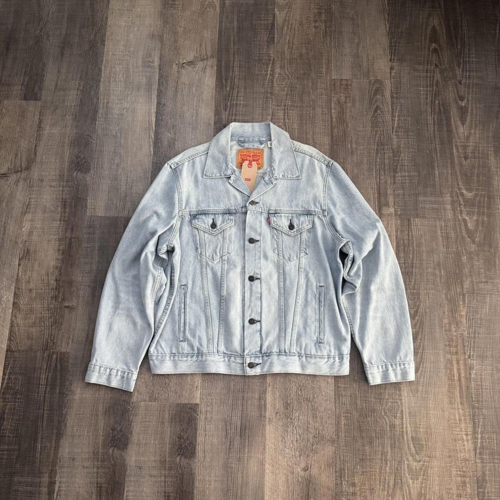 Levi's LEVIS • Vintage Fit Trucker Jacket "Light Wash" (L) Size US L / EU 52-54 / 3 - 1 Thumbnail