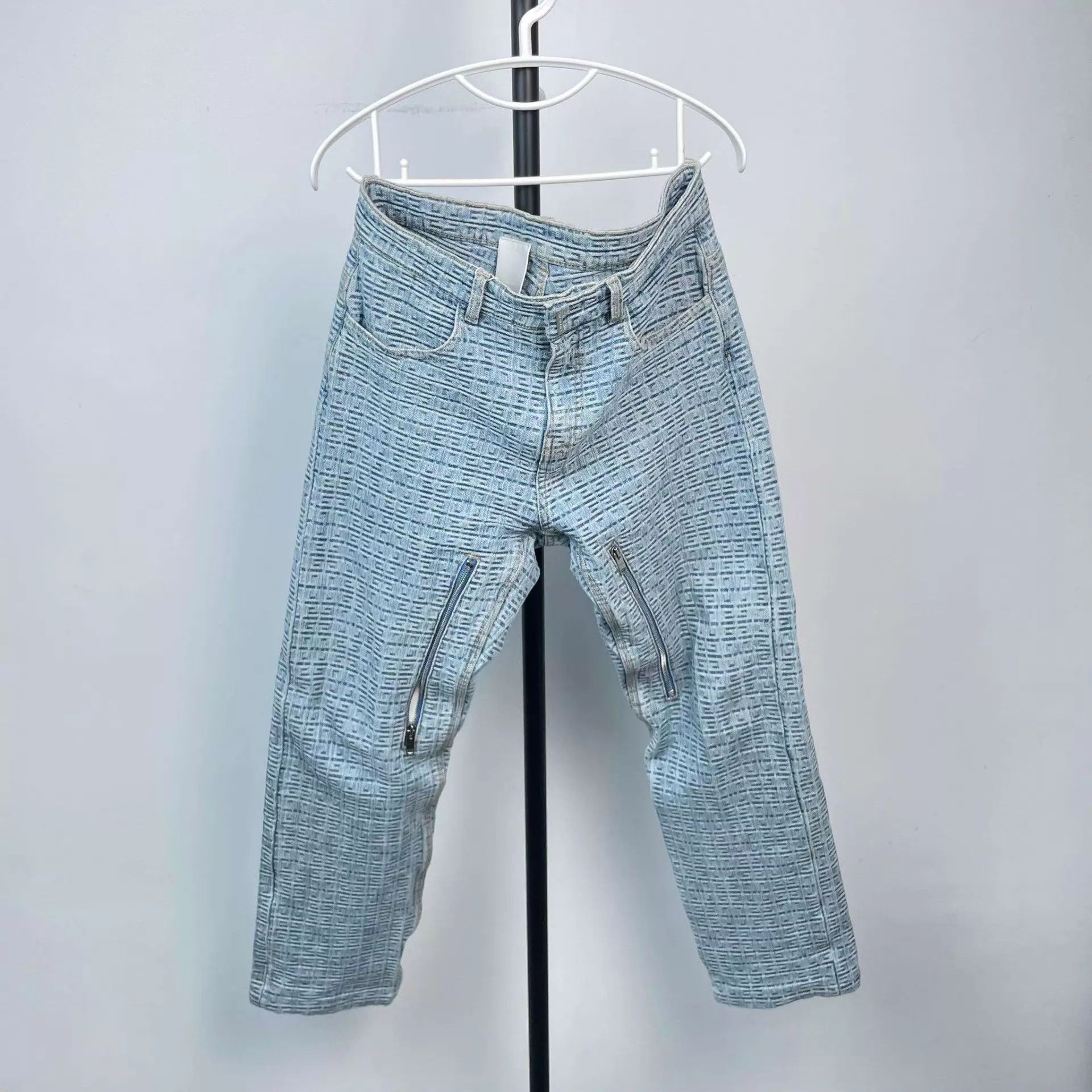 Givenchy Givenchy Light Wash Jeans 30 Size 30" / US 8 / IT 44 - 1 Thumbnail