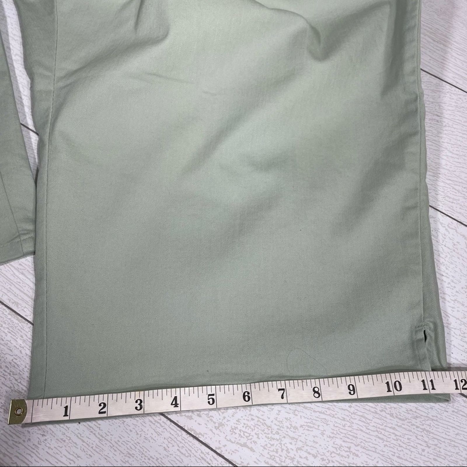 Other WOMAN WITHIN Plus Size Capri Pants Pale Green Size 38W NWT Size 25" / US 0 / IT 36 - 14 Thumbnail