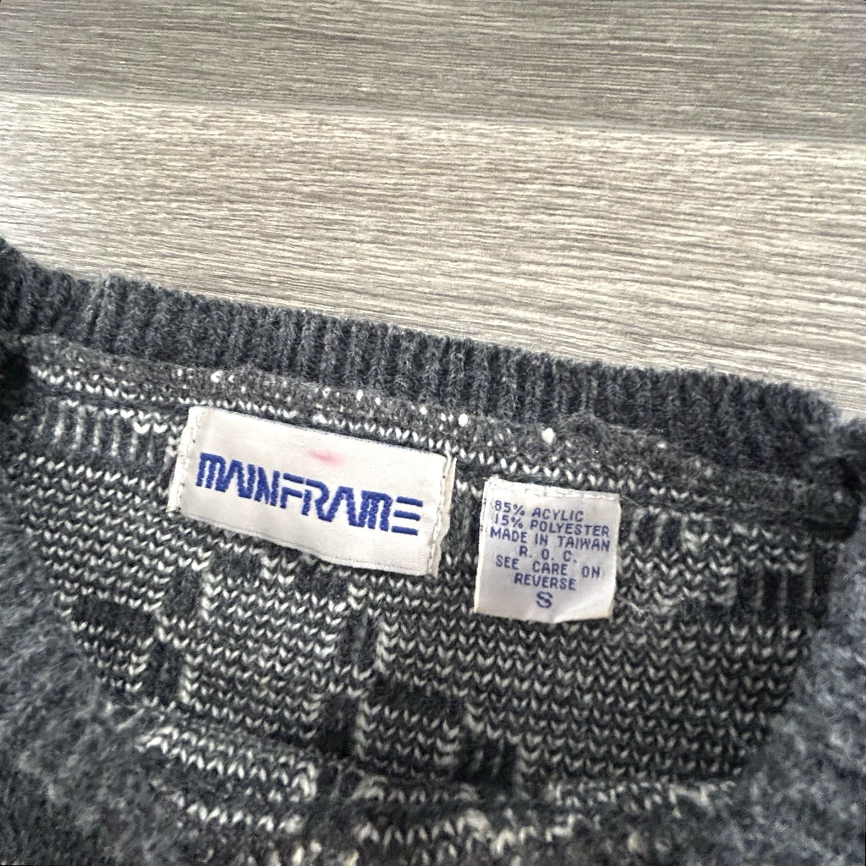 Vintage VINTAGE Mainframe Sweater Geometric Crew Neck Long Sleeve Gray S Regular Men 90s Grunge Pullover Embroidered Logo All Seasons Size US S / EU 44-46 / 1 - 3 Thumbnail