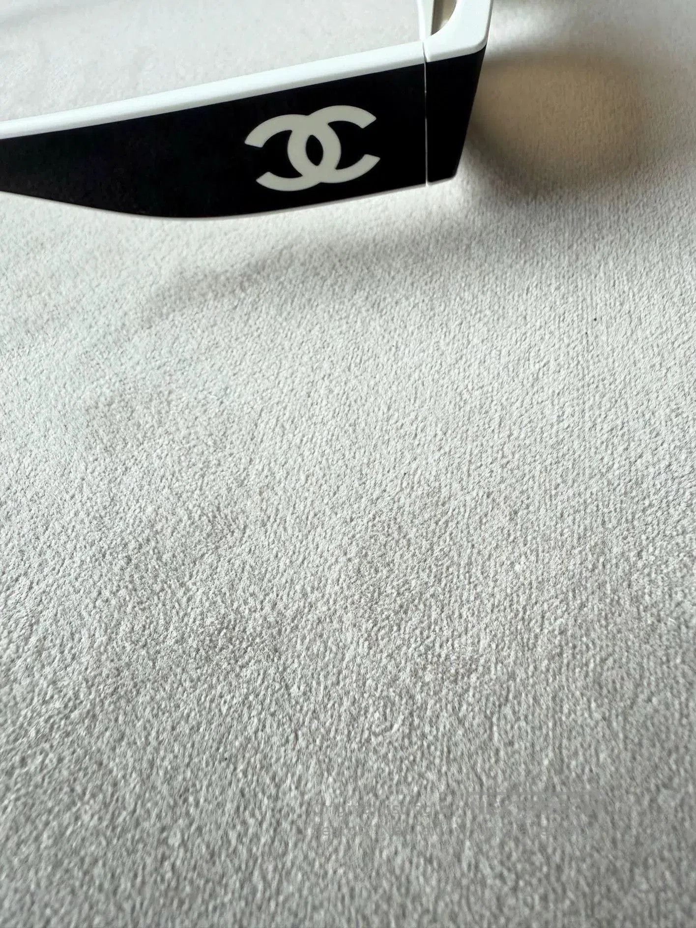 Chanel Chanel Black White Cat Eye Sunglasses. Size ONE SIZE - 8 Thumbnail