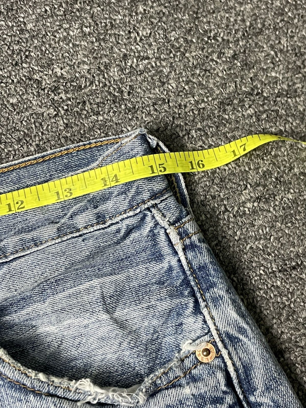 Levi's × Vintage Vintage Levi’s Distressed Denim Jeans (67) Size US 30 / EU 46 - 6 Thumbnail