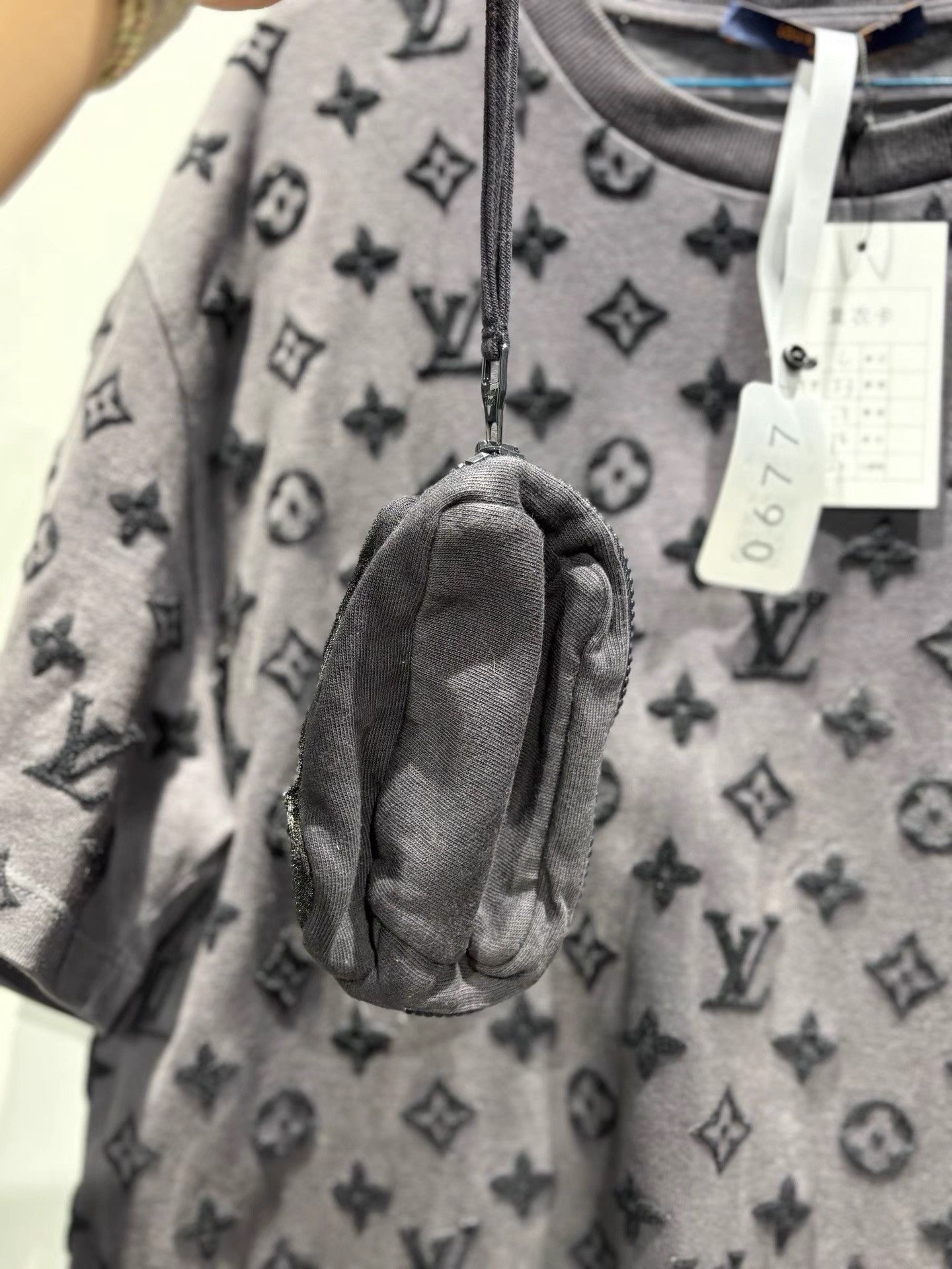 Louis Vuitton Louis Vuitton Monogram Strap Short Sleeve T-shirt K34 Size US L / EU 52-54 / 3 - 6 Thumbnail