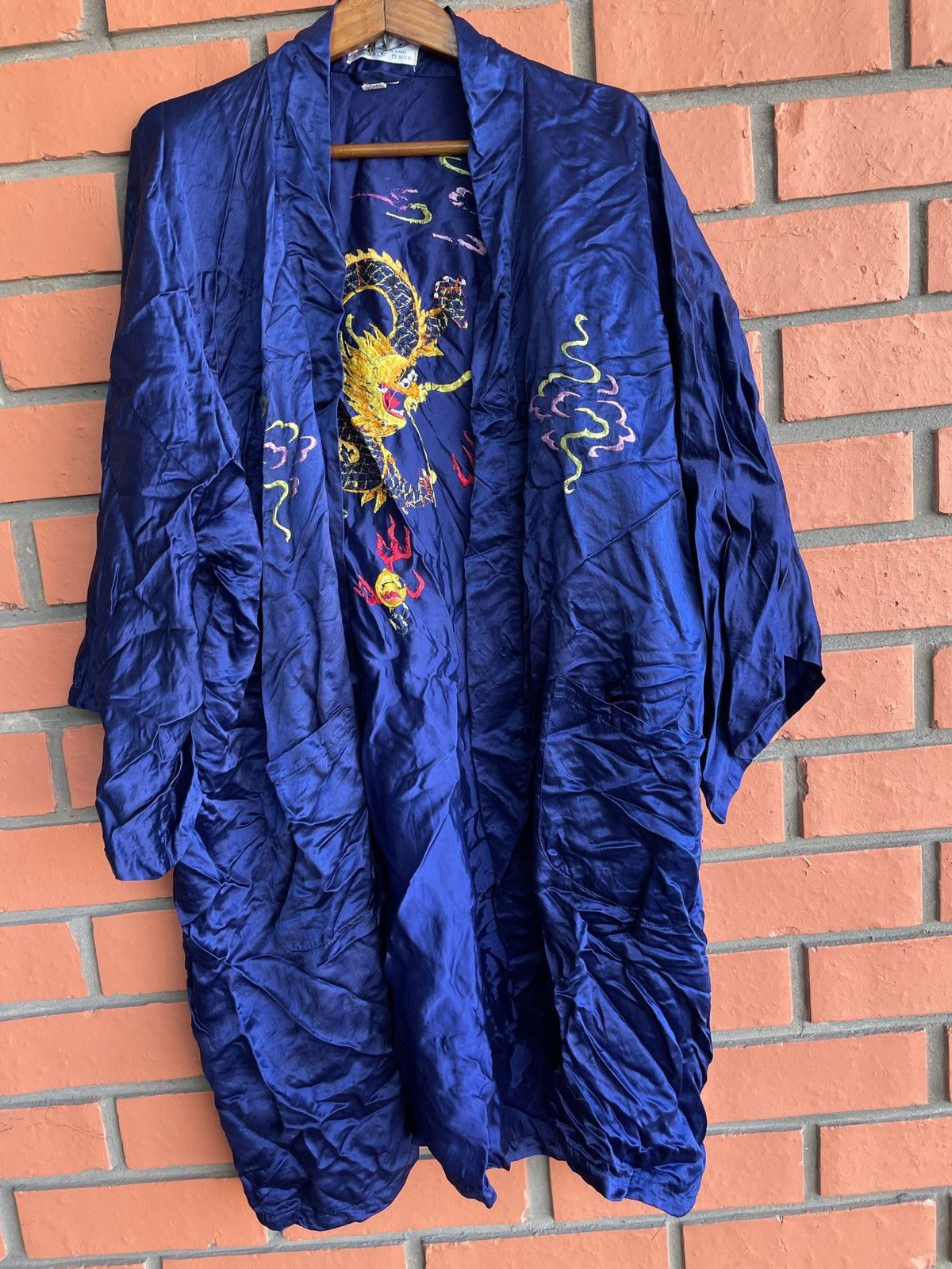Vintage Vintage Kimono Embroidered sukajan Dragon Silk Rayon Robe Size US L / EU 52-54 / 3 - 2 Thumbnail