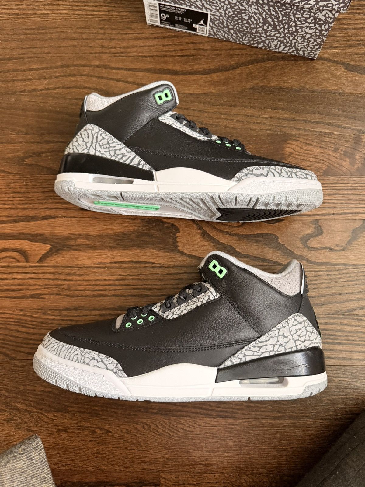 Jordan Brand Air Jordan 3 - RetroGreen Glow Size US 9.5 / EU 42-43 - 1 Thumbnail