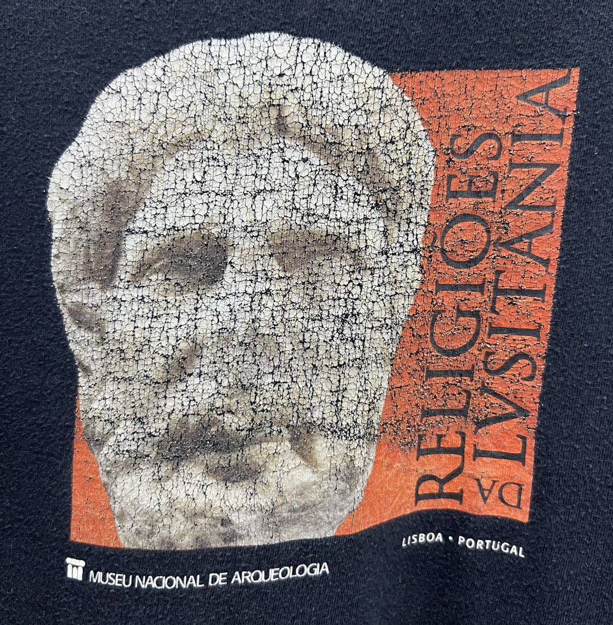 Vintage RELIGIOES DA LVSITANIA MUSEU NACIONAL DE ARQUEOLOGIA SHIRT Size US S / EU 44-46 / 1 - 3 Thumbnail