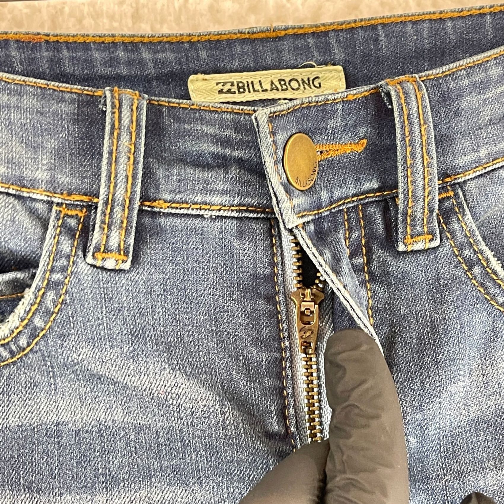 Billabong Billabong Jeans Womens 27 Blue Denim Mid Rise Distressed Frayed Hem Casual Jeans Women 27 Blue Distressed Denim Beach Bohemian City College Womens Size 27" / US 4 / IT 40 - 5 Thumbnail