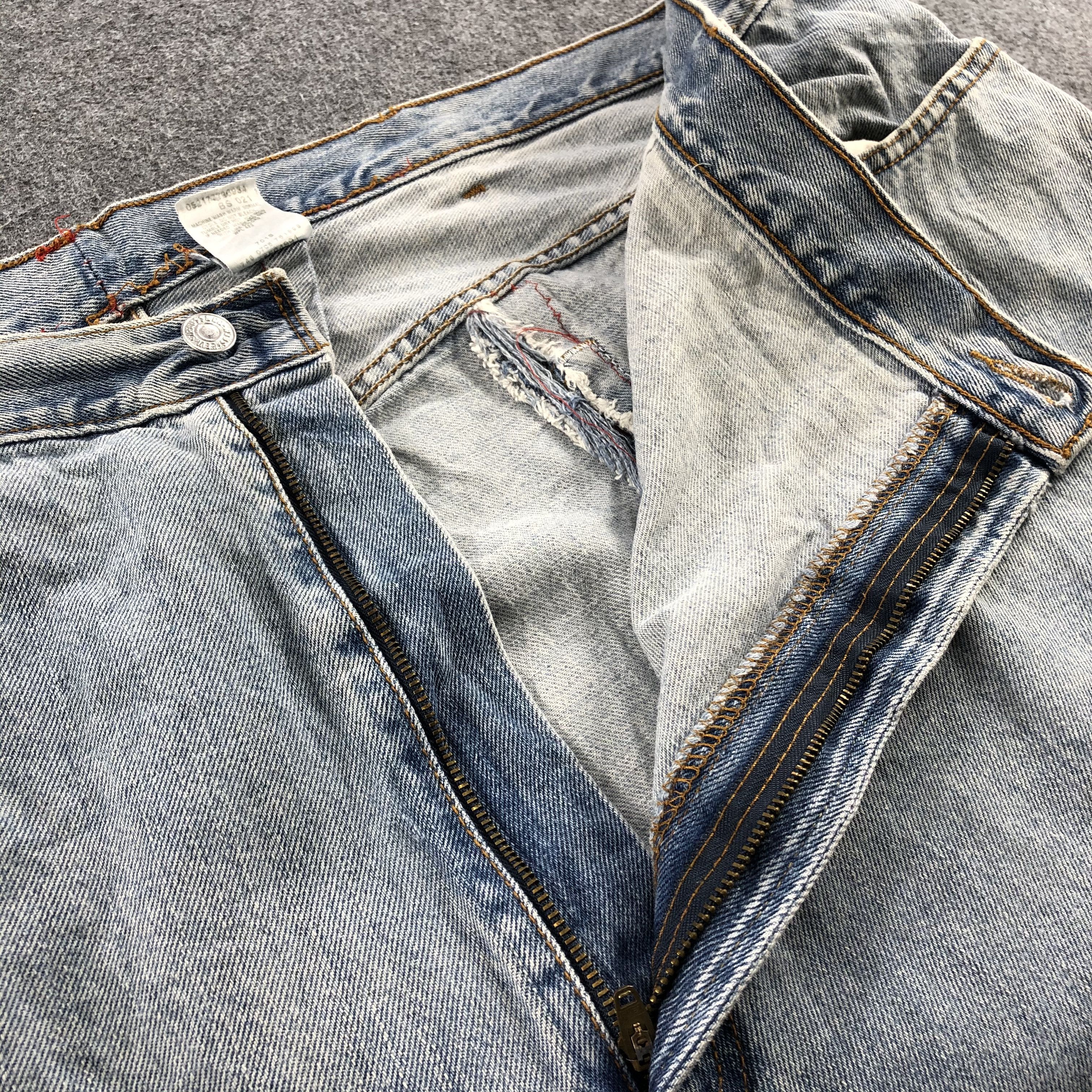 Levi's W51 Light Wash Vintage Levis 550 Jeans-J1176 Size US 44 / EU 60 - 9 Thumbnail