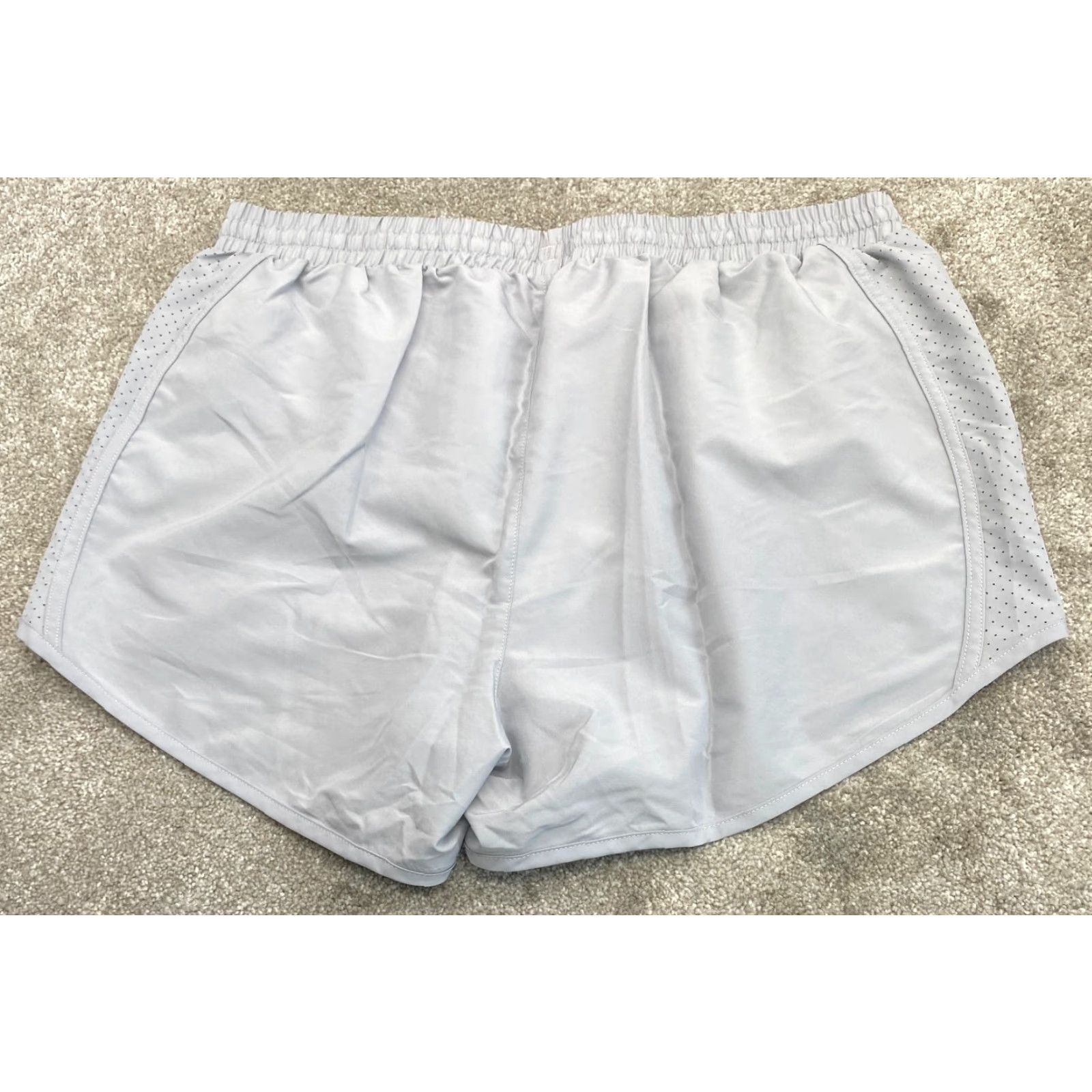 Under Armour Under Armour Running Shorts Womens Large Gray Lightweight Heatgear Fitted 6610 Size 24" / US 00 / IT 34 - 6 Thumbnail