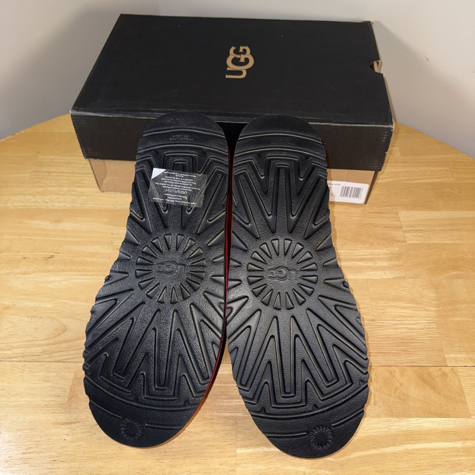 Ugg UGG MENS NEUMEL GRAPHIC OUTLINE BOOT "SAMBA RED BLACK" US 13 Size US 13 / EU 46 - 6 Thumbnail