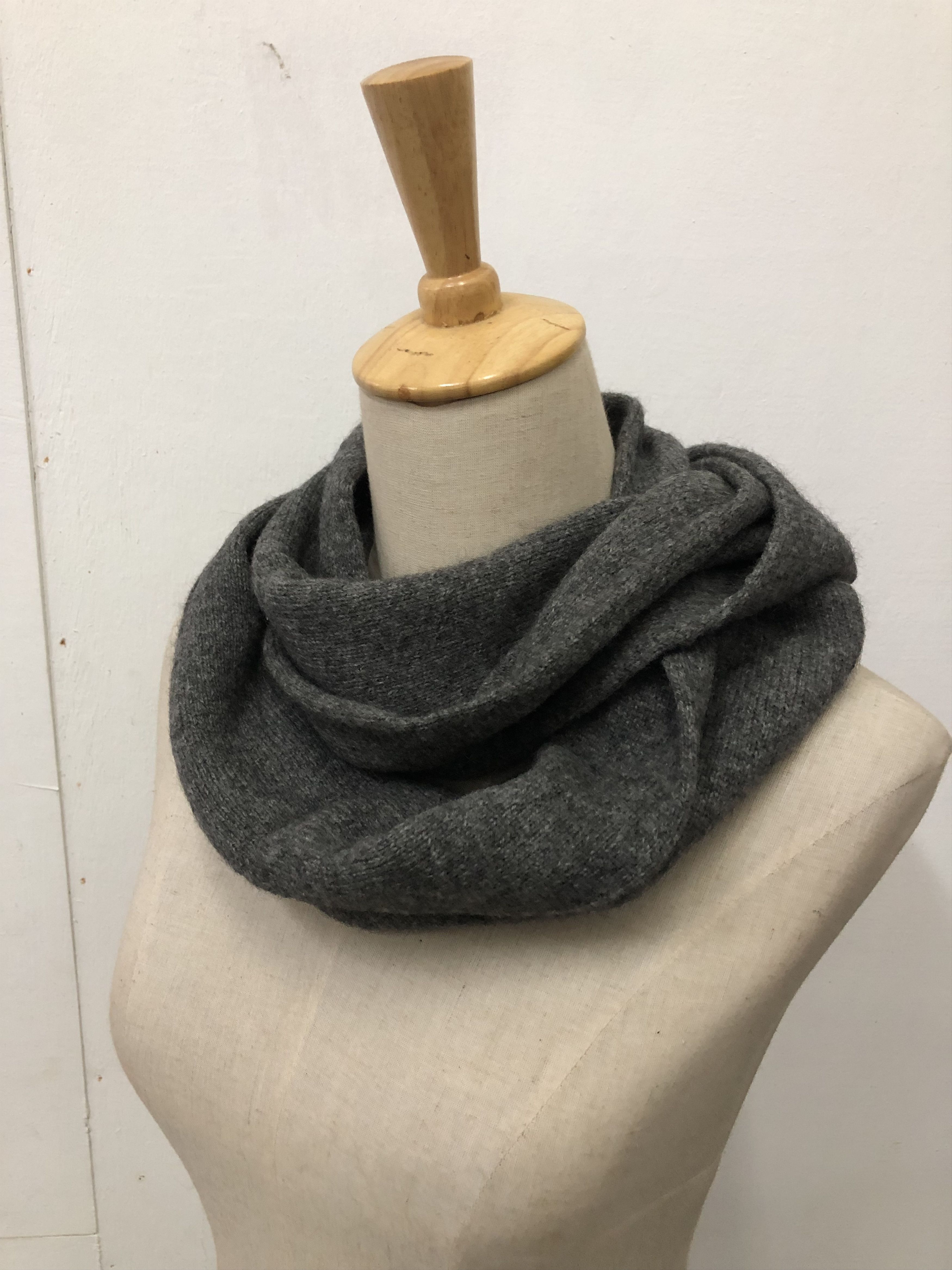 Journal Standard Journal Standard Infinity Scarf / Muffler / Neckwear Size ONE SIZE - 1 Thumbnail