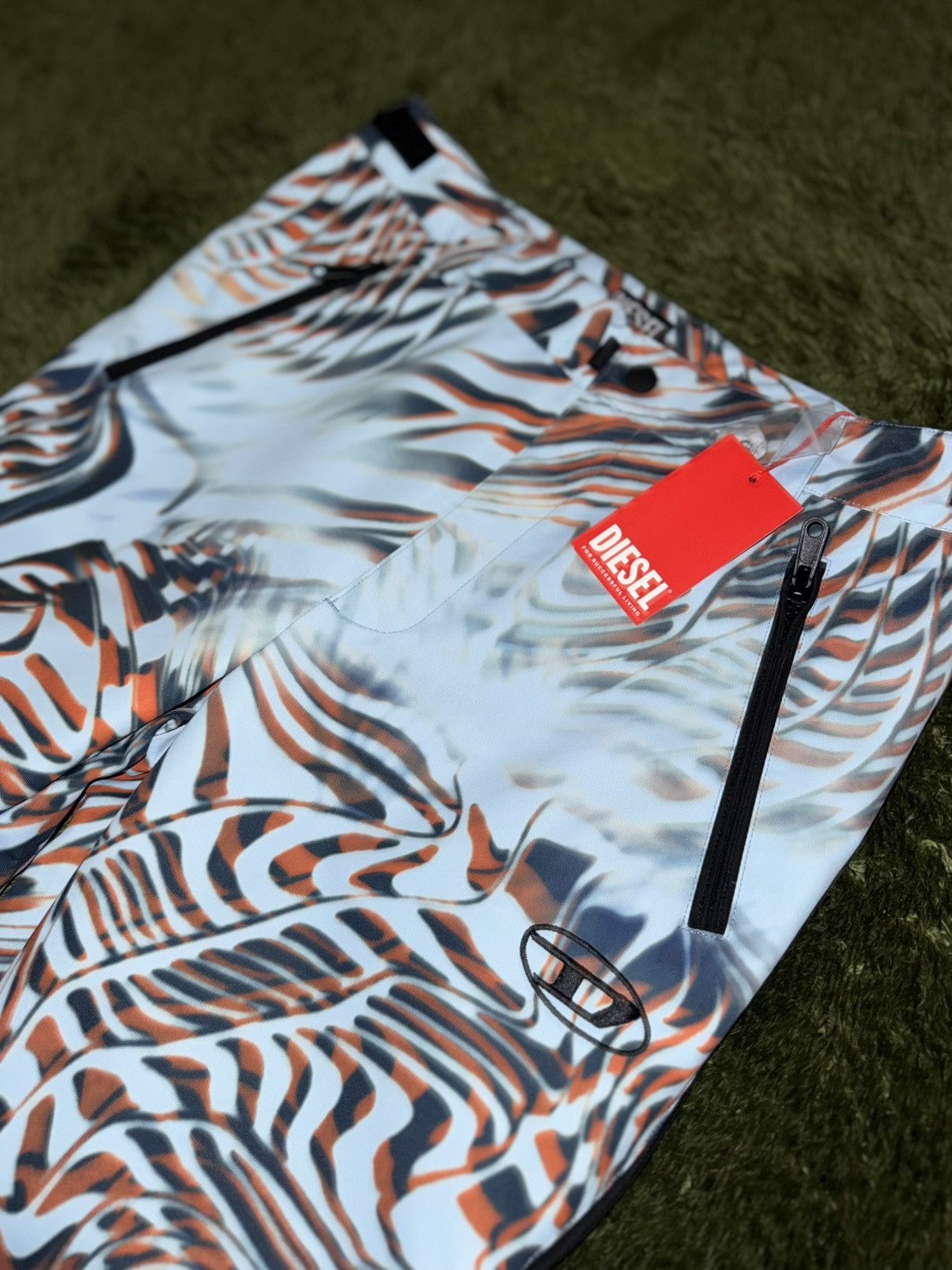 Diesel [32] DIESEL Optical Graphic Embroidered Logo Bootcut Pants Size US 32 / EU 48 - 2 Thumbnail