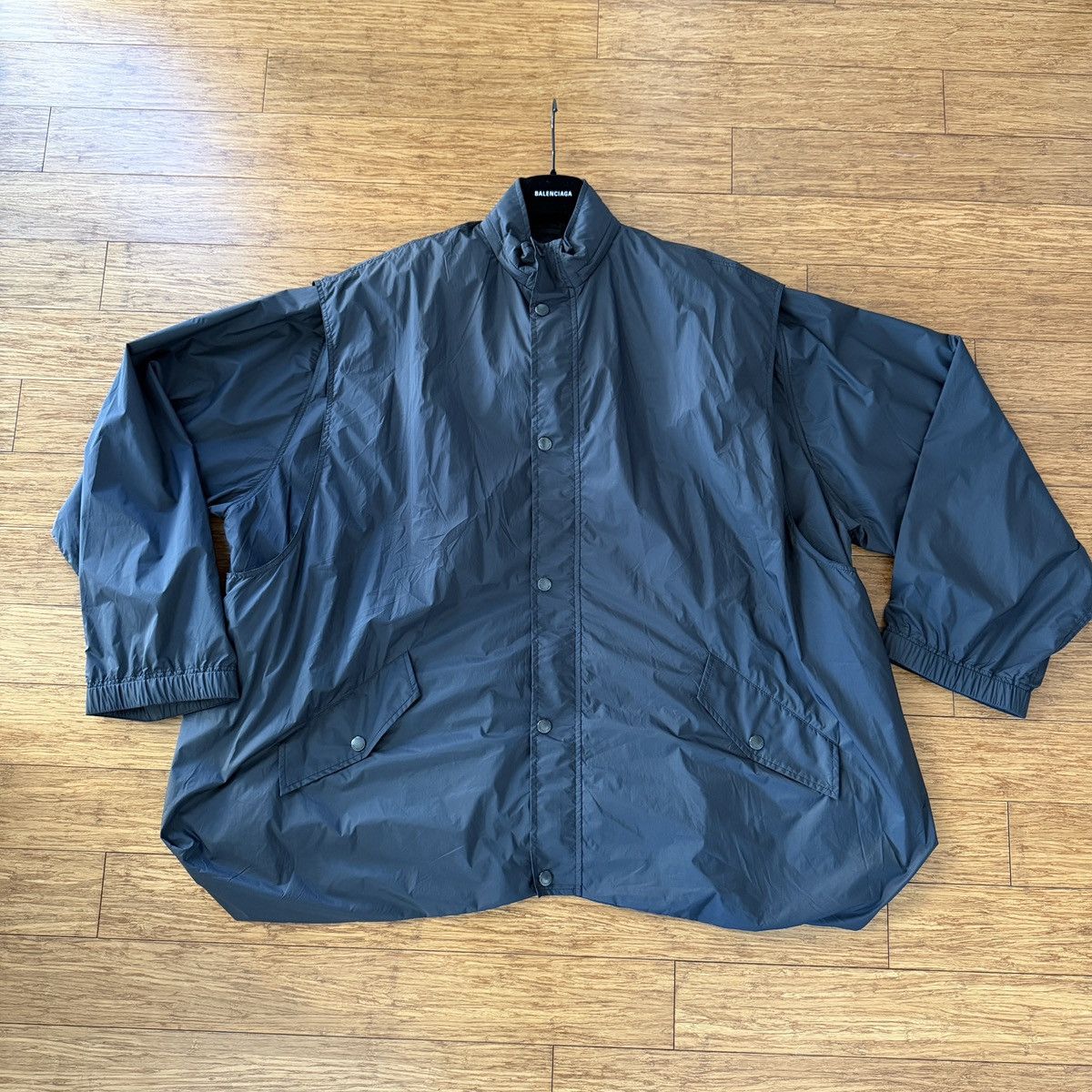 Balenciaga Balenciaga Oversized Windbreaker Jacket, Black Nylon, Size S Size US S / EU 44-46 / 1 - 9 Thumbnail