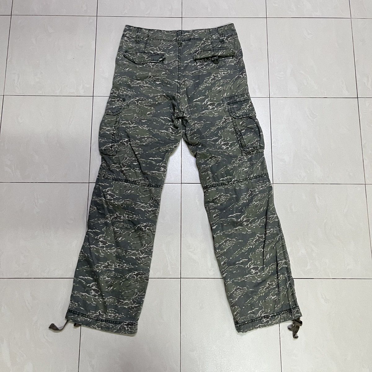 Uniqlo Uniqlo Tiger Stripes Cargo Pants Size US 29 - 9 Thumbnail