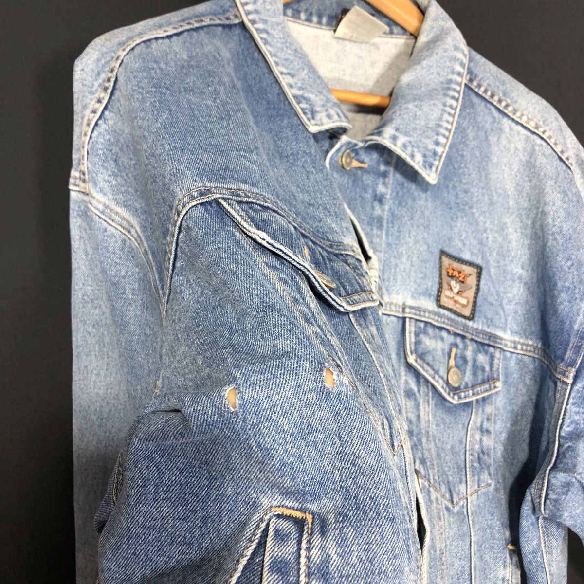 Harley Davidson × Vintage × Warner Bros Harley Davidson Motorcycle Warner Bros 2000 Trucker Jacket Size US XL / EU 56 / 4 - 9 Thumbnail