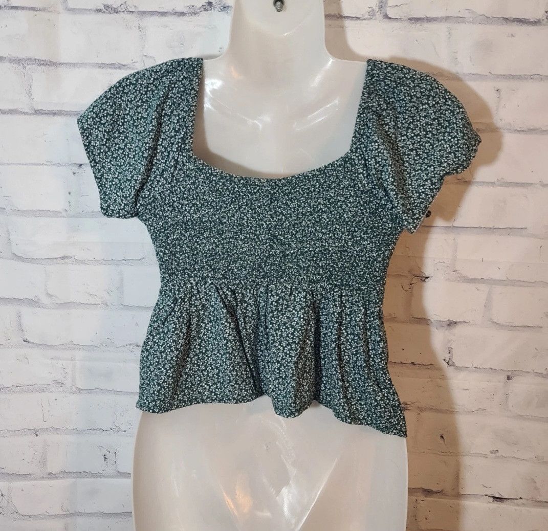 Hollister Hollister Dark Green Smocked Floral Cropped Top Small Size S / US 4 / IT 40 - 3 Thumbnail
