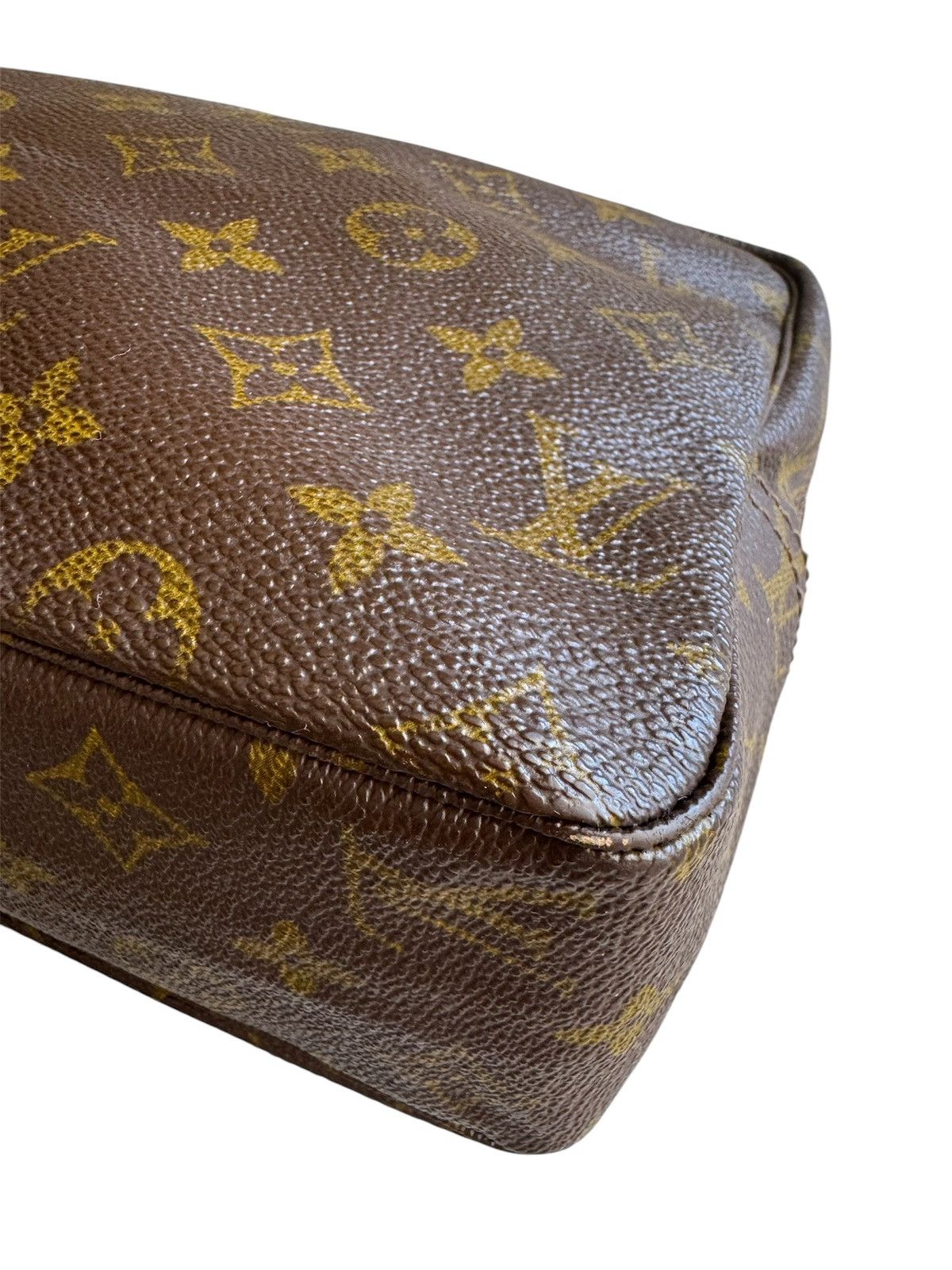 Louis Vuitton Louis Vuitton Cosmetic Toiletry Case Size ONE SIZE - 7 Thumbnail