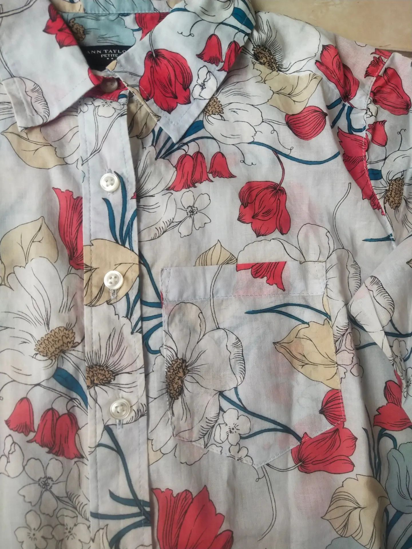 Ann Taylor Ann Taylor Petite Woman Floral Button-up Shirt Size XS / US 0-2 / IT 36-38 - 2 Thumbnail