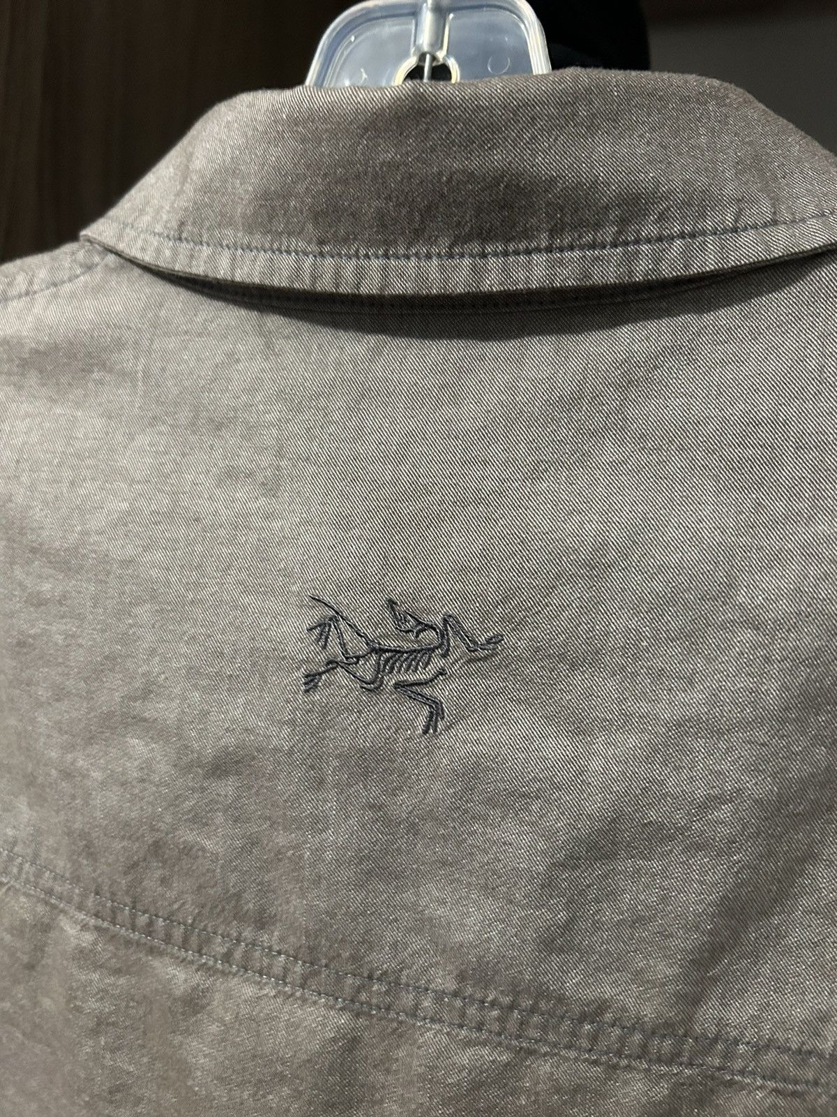 Arc'teryx Vintage Arcteryx Embroidered Short Sleeve Bouton Up Size US M / EU 48-50 / 2 - 2 Thumbnail