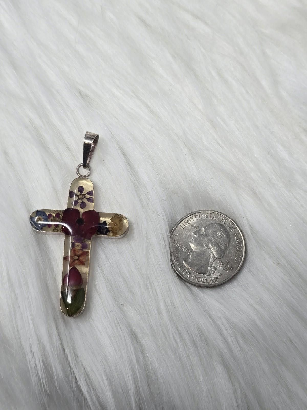 The Unbranded Brand Sterling Silver Floral Resin Cross Pendant 925 Size ONE SIZE - 3 Thumbnail