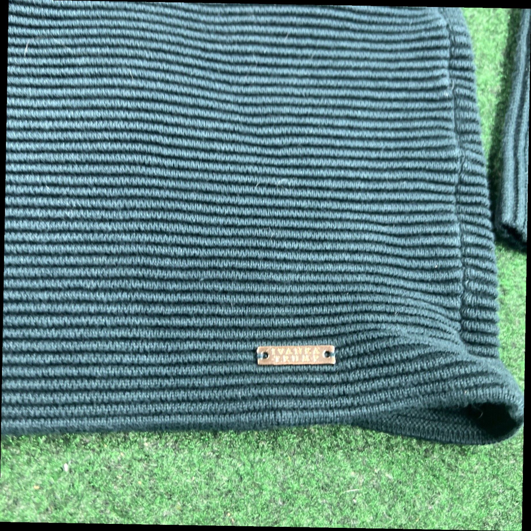 Vintage Ivanka Trump Women's XS Gree Sweater Mock Neck Cold Shoulder Long Dolman Sleeves Size XS / US 0-2 / IT 36-38 - 2 Thumbnail