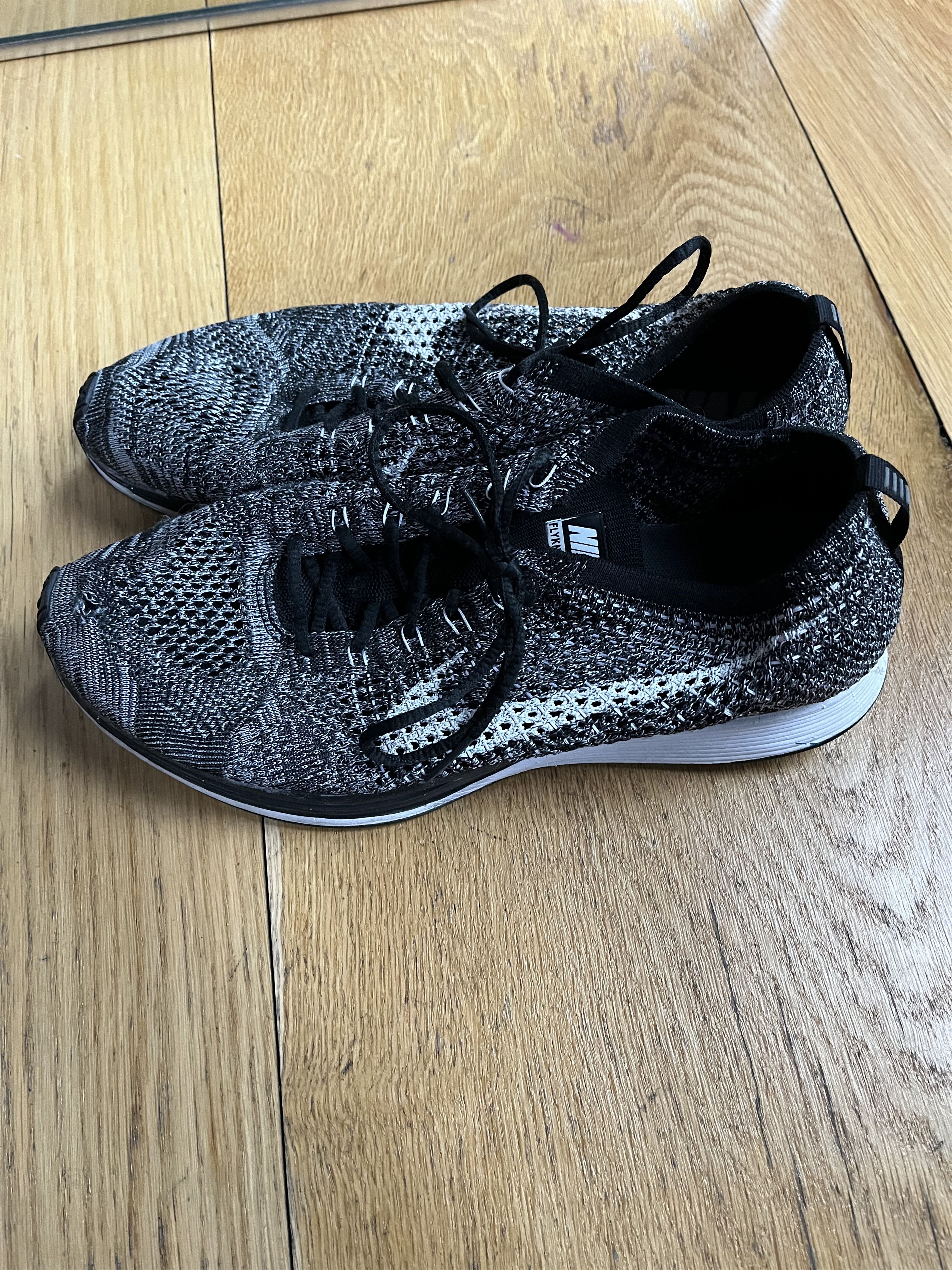 Nike Flyknit Racer Oreo 2.0 Size US 9.5 / EU 42-43 - 3 Thumbnail