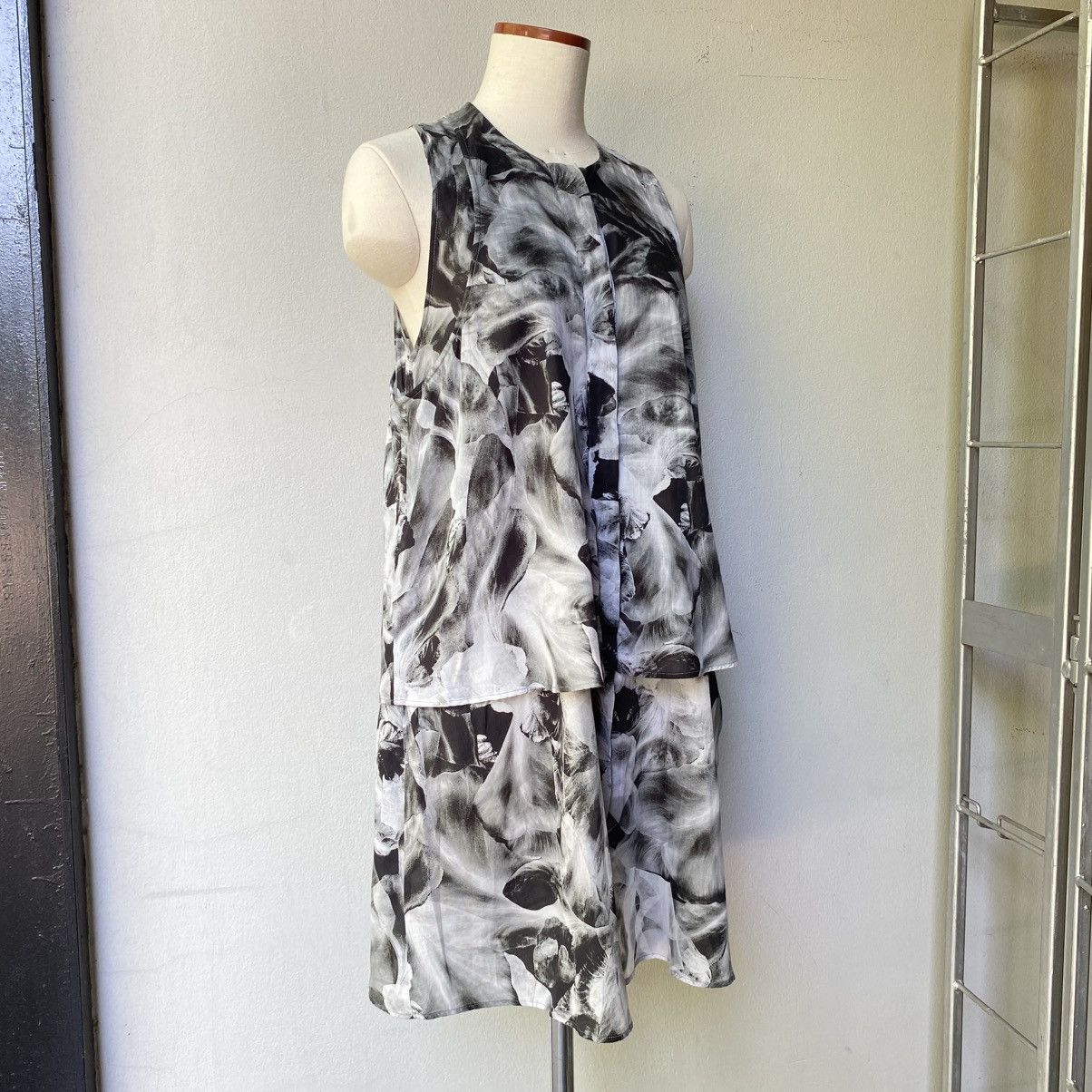 Alexander McQueen ALEXANDER MQUEEN Black & White Abstract Sleeveless Dress Size XS / US 0-2 / IT 36-38 - 18 Thumbnail