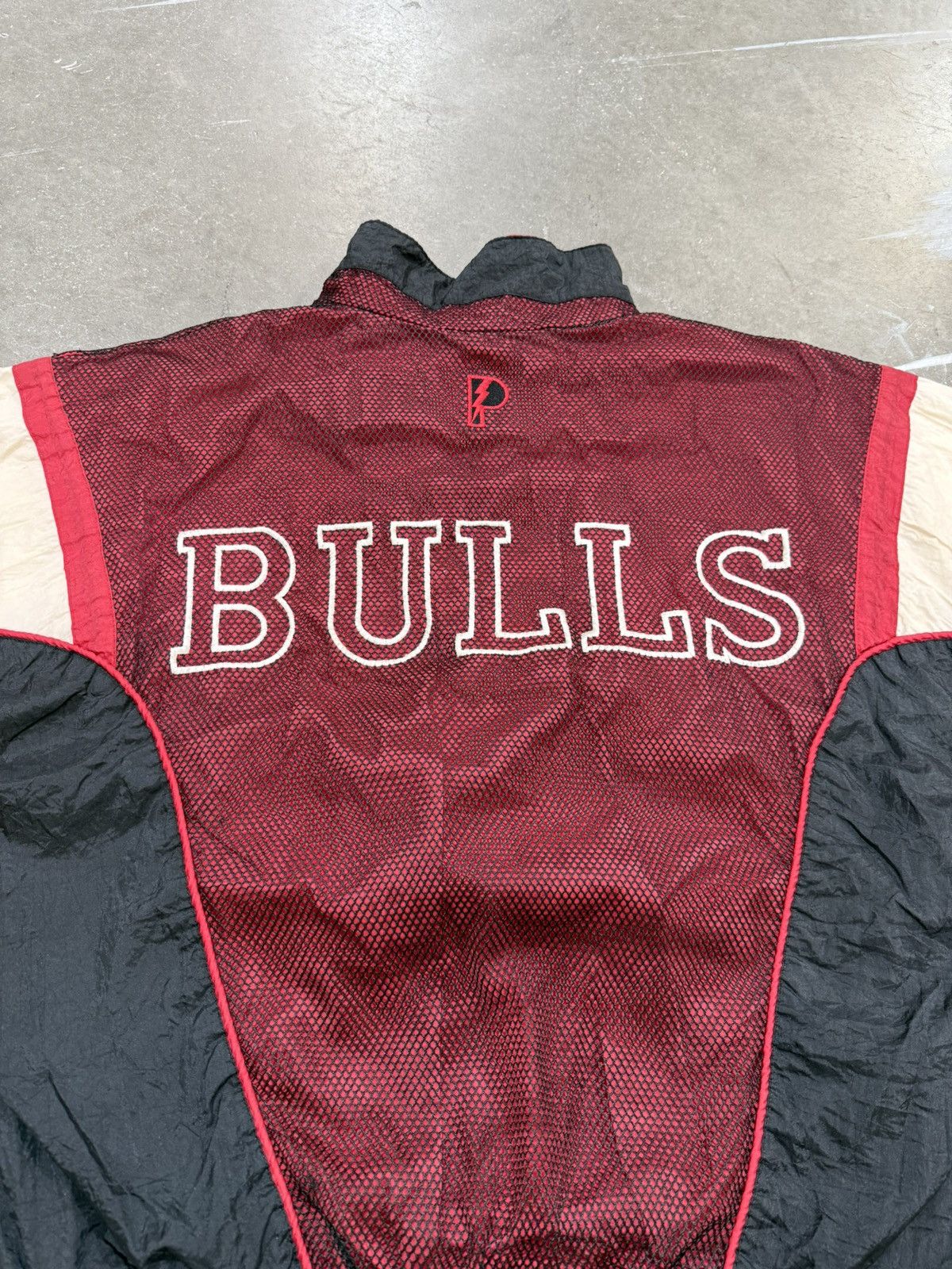 Vintage Vintage Bulls Mesh Jacket Size US M / EU 48-50 / 2 - 3 Thumbnail