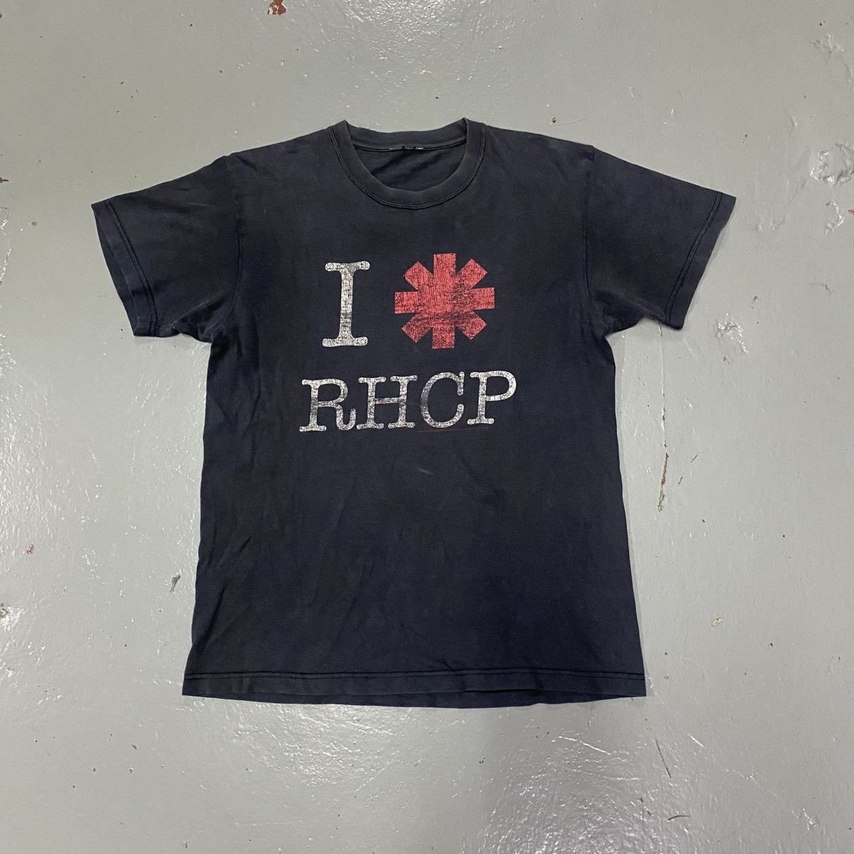 Band Tees × Vintage Vintage 2007 Sun Faded Red Hot Chilli Peppers Rhcp Tee Size US M / EU 48-50 / 2 - 2 Thumbnail