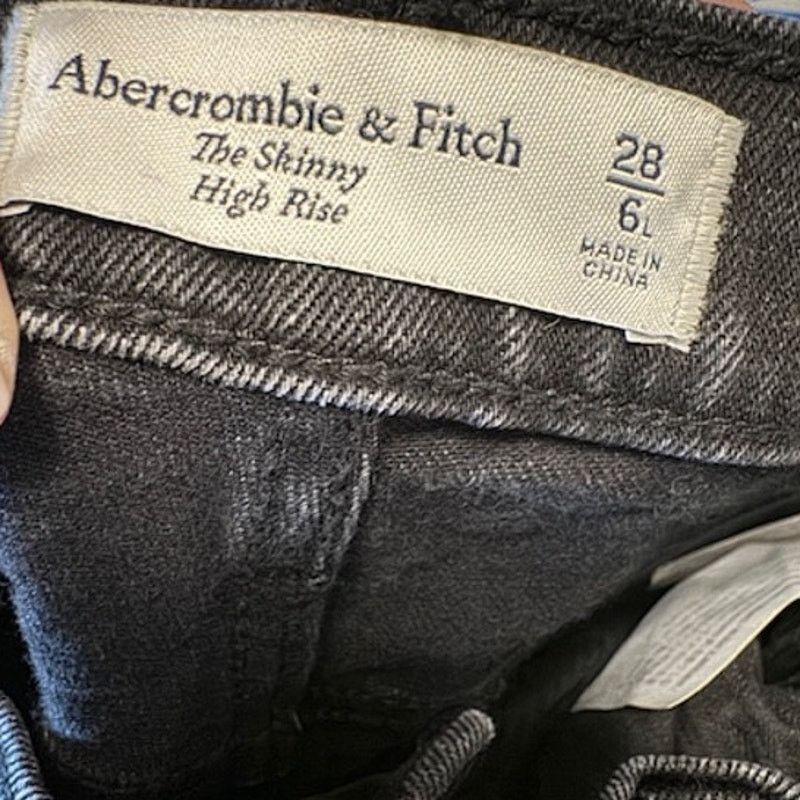 Abercrombie & Fitch Abercrombie & Fitch Skinny High Rise Vent Hem Black 28 or 6L Size 28" / US 6 / IT 42 - 4 Thumbnail