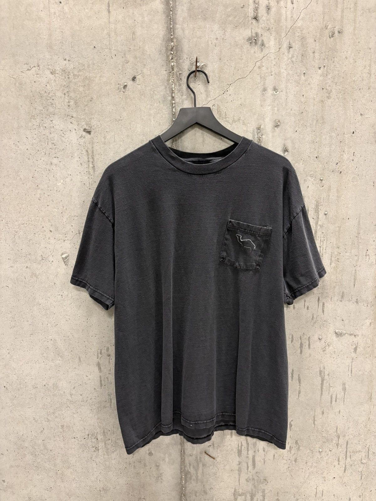 Vintage Vintage Camel Shirt Faded Distressed Thrashed Grunge Band Size US XL / EU 56 / 4 - 1 Thumbnail