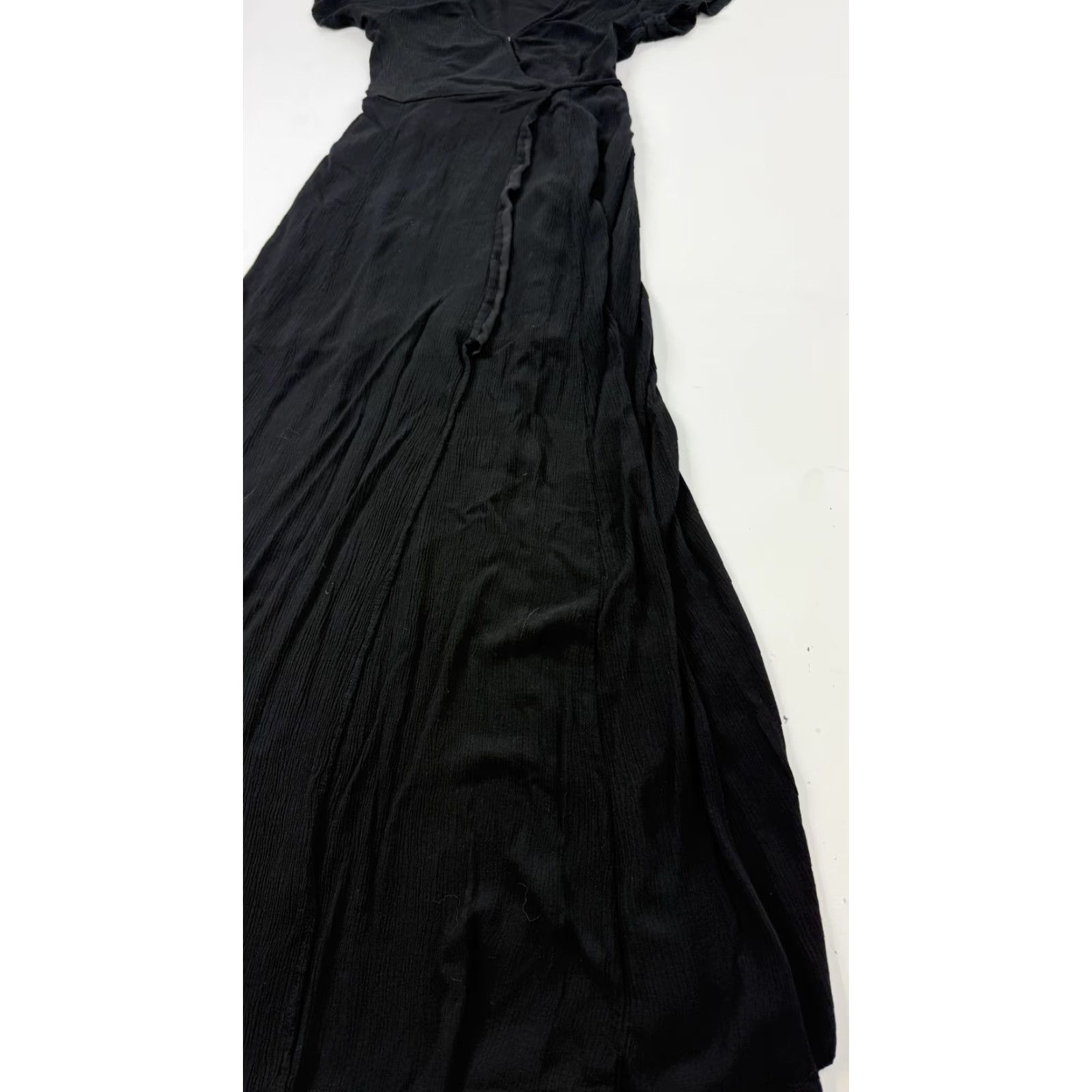 Lulus Lulus Dress Womens XS Black Wrap Maxi Short Sleeve Crinkle V Neck Tie Waist Size 26" / US 2 / IT 38 - 2 Thumbnail