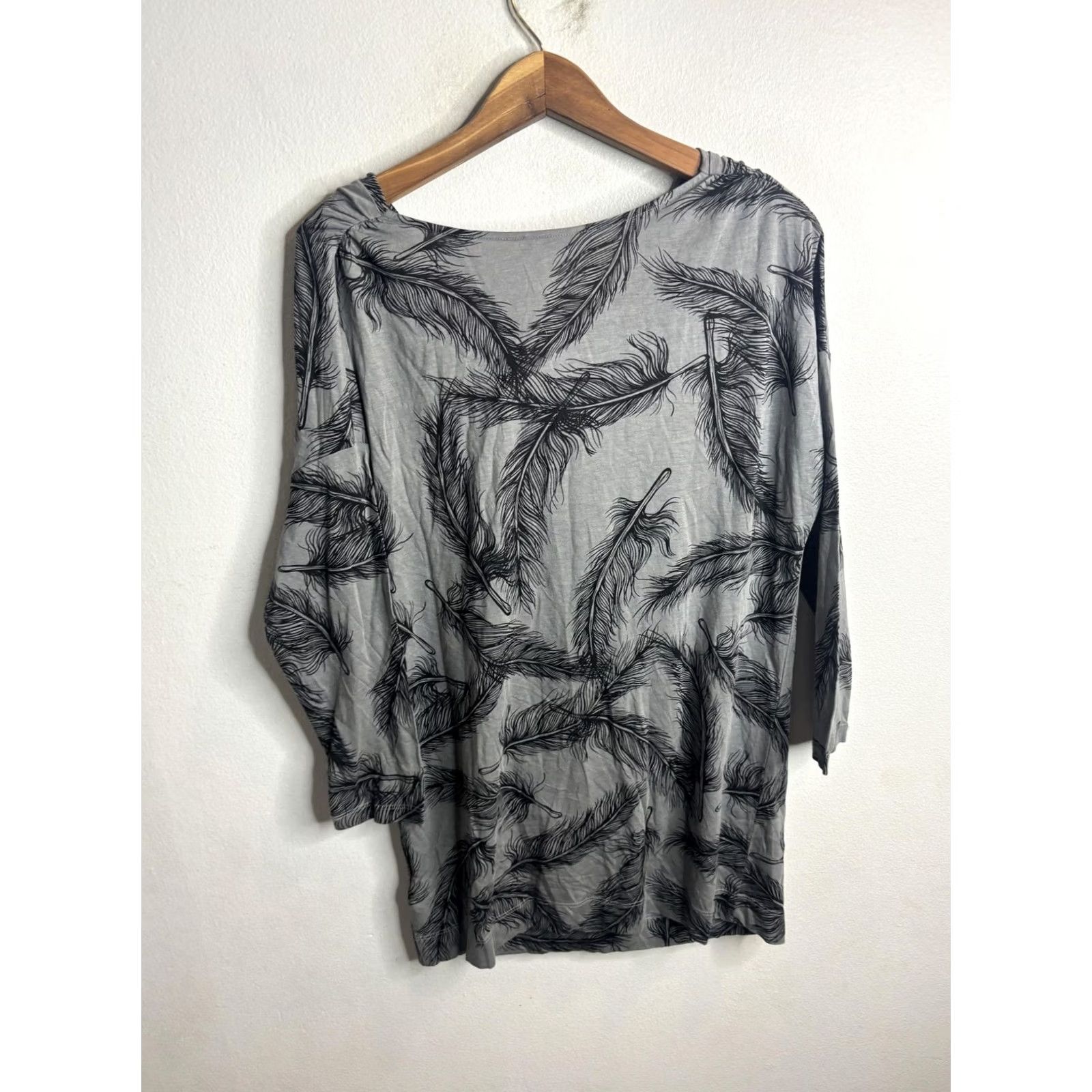 Juicy Couture Juicy Couture Tunic Top Womens M Gray Cowl Neck 3/4 Sleeve Dolman Feather Print Size M / US 6-8 / IT 42-44 - 5 Thumbnail