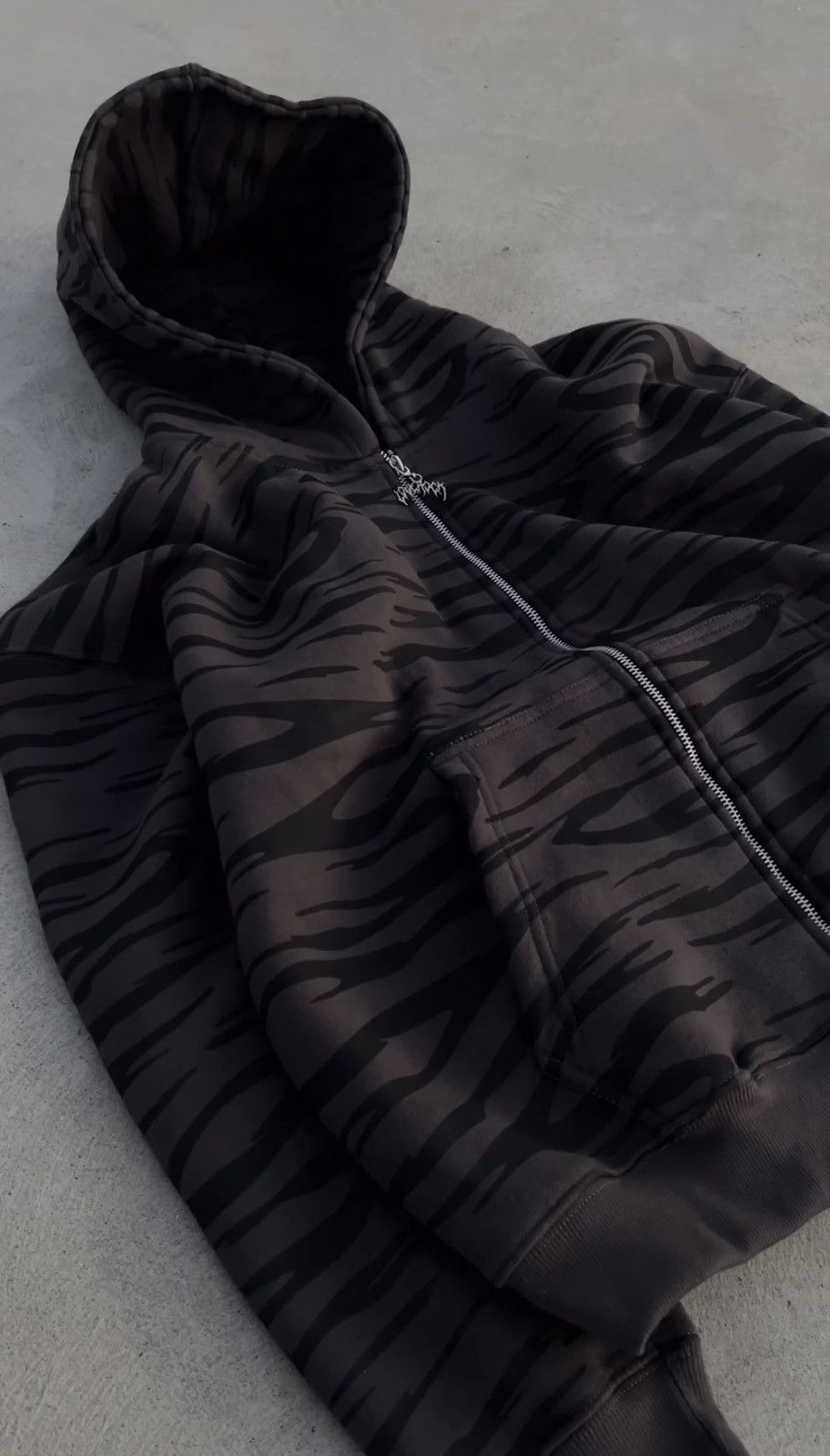 Other Discontinued Loverock Apparel Grey Zebra Zip Up Size US L / EU 52-54 / 3 - 5 Thumbnail