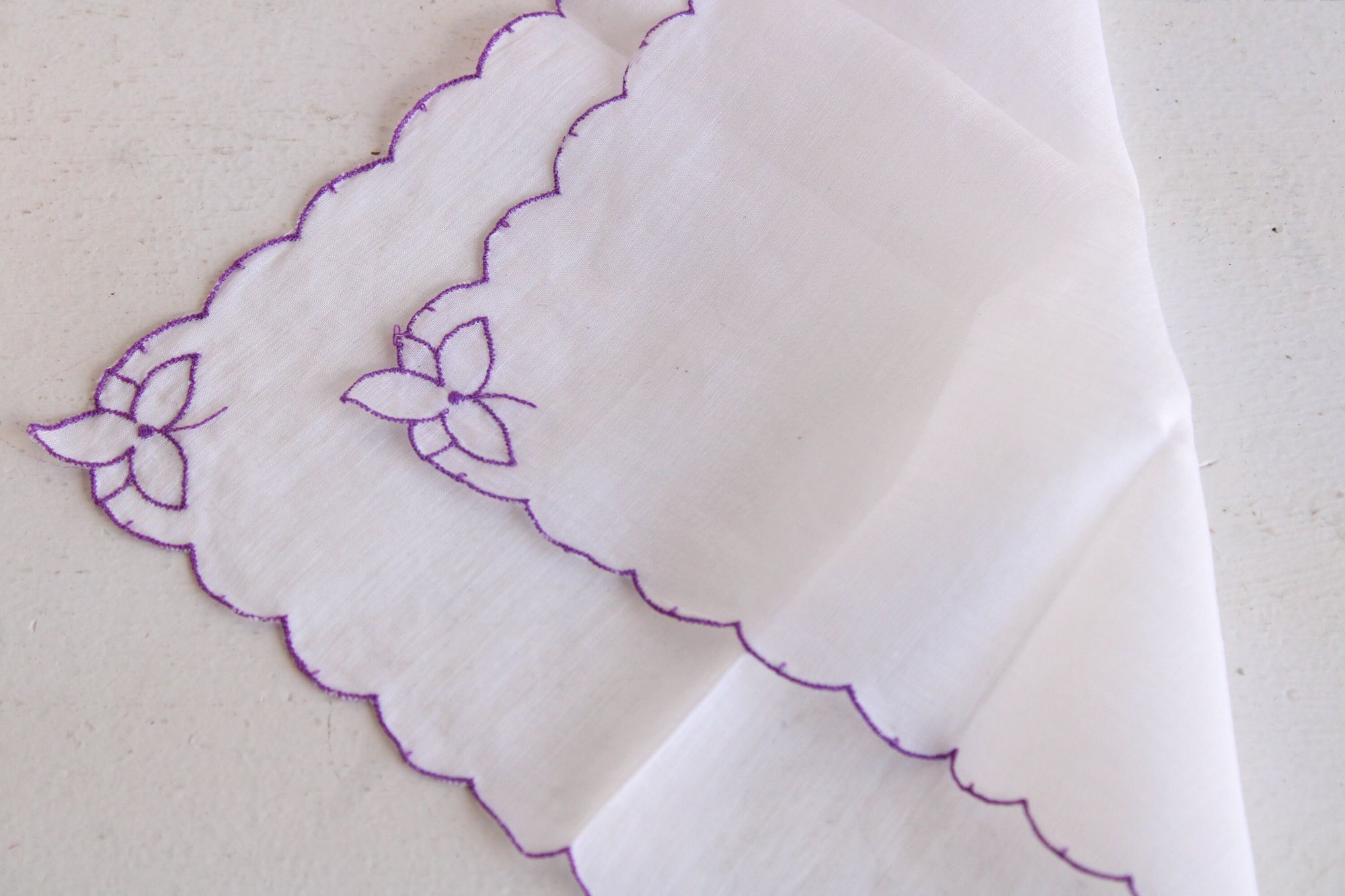 Vintage Vintage Handkerchief, Purple Flower Embroidery on White Cott Size ONE SIZE - 8 Thumbnail