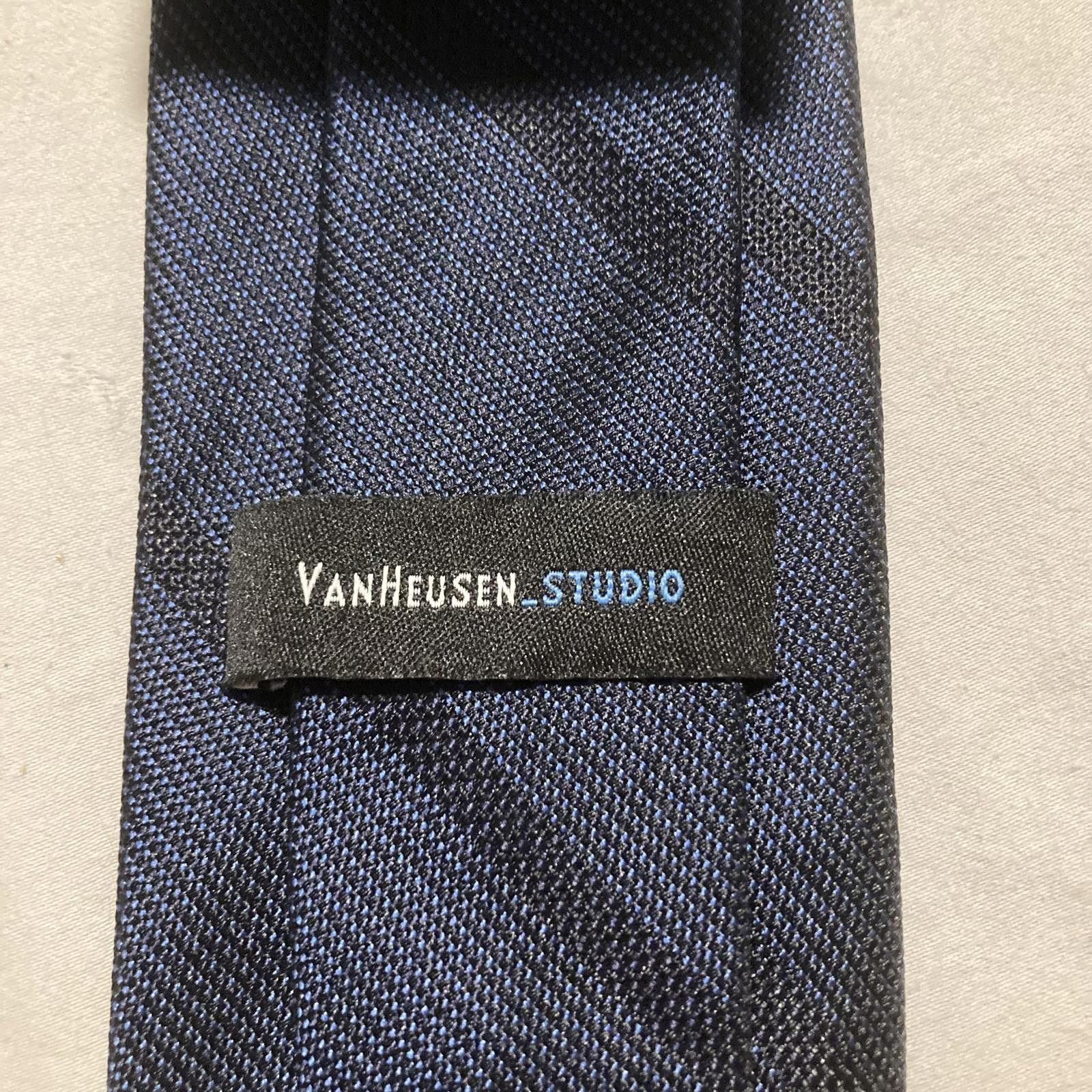 Van Heusen NWOT Van Heusen Navy/Black Silk Tie 59/2.75 Size ONE SIZE - 3 Thumbnail