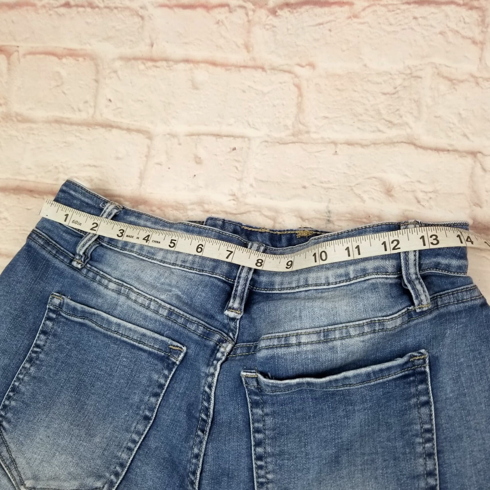 Vintage YMI Dream Womens Jean Shorts Denim Button-Fly High Rise Cut Off Distressed Sz 11 Size 32" / US 10 / IT 46 - 6 Thumbnail