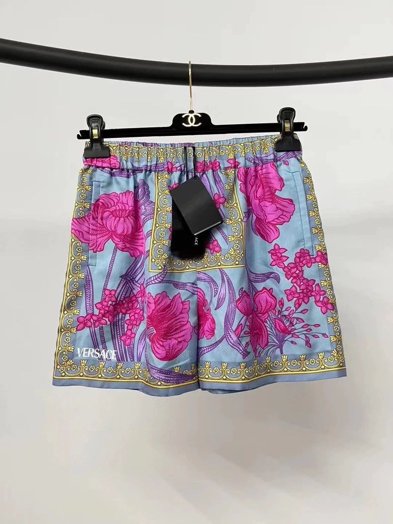 Versace Versace silk print shorts Size US 38 / EU 54 - 1 Thumbnail