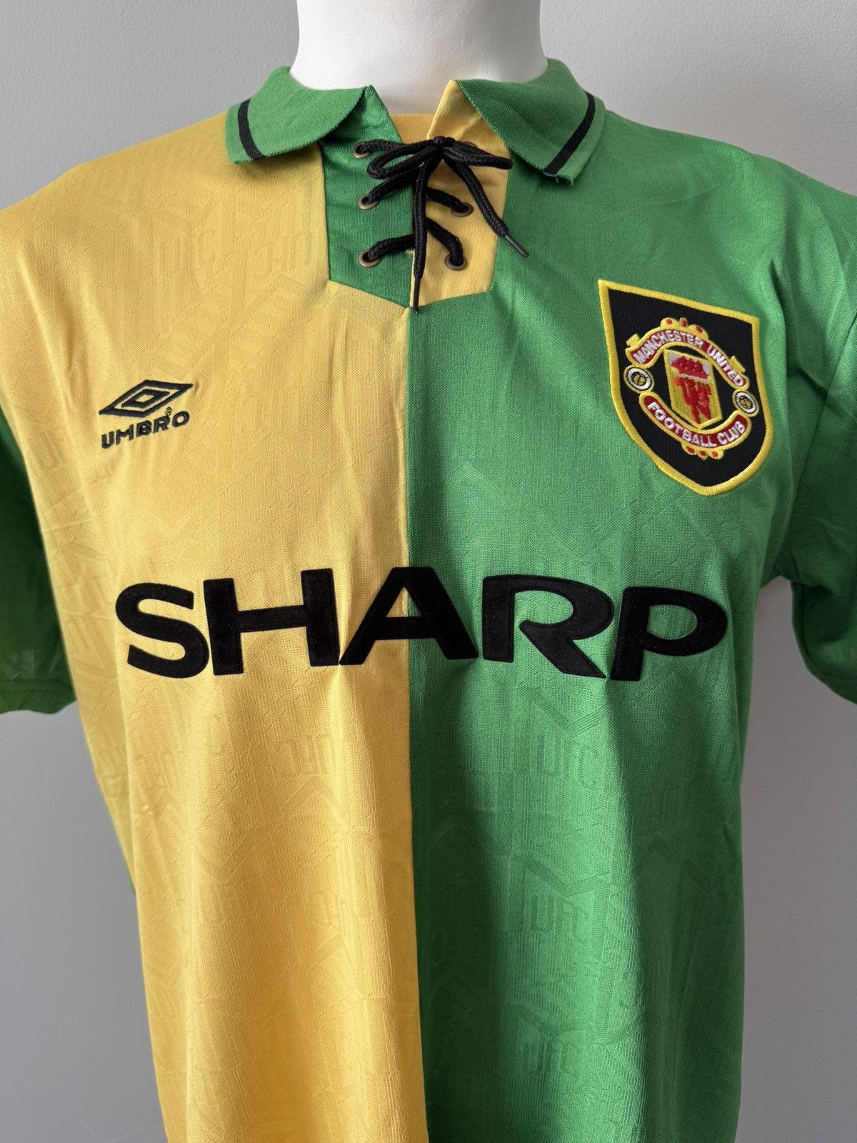 Umbro Eric Cantona Manchester United New Men’s UMBRO Soccer Jersey Size US S / EU 44-46 / 1 - 4 Thumbnail